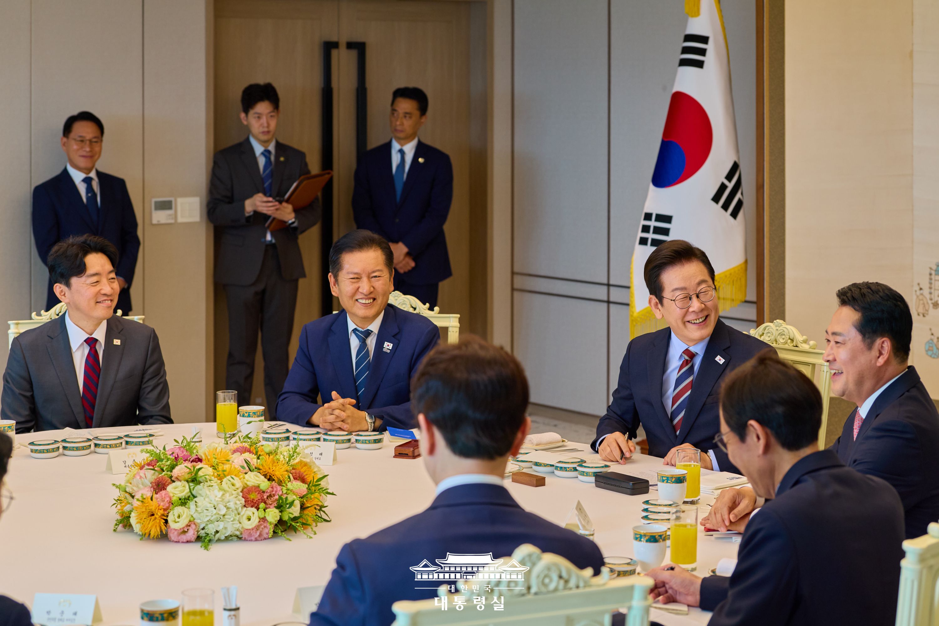 2025년 9월 9일 국민 여러분께 보고드립니다 슬라이드2