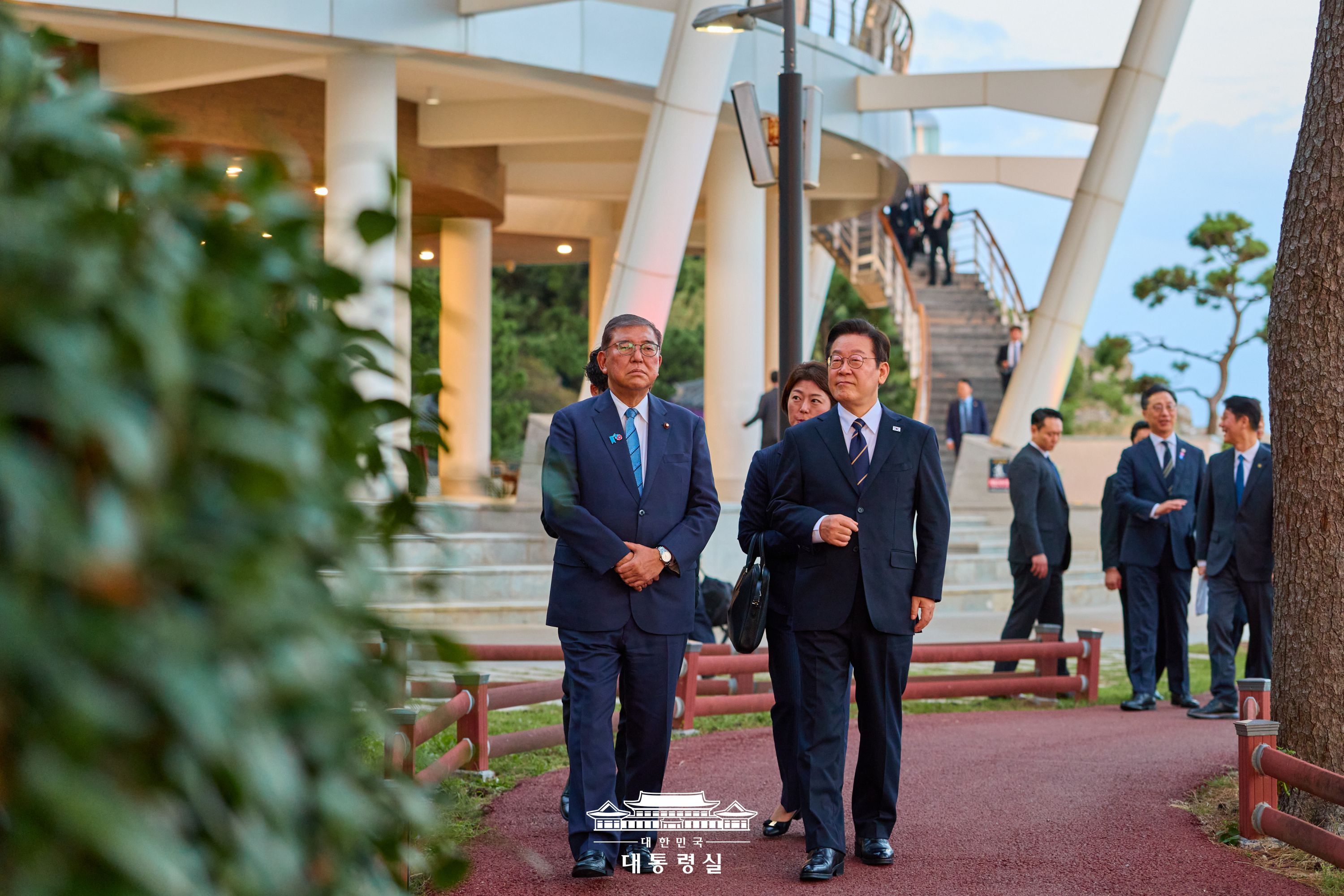 한·일 정상 산책 슬라이드2