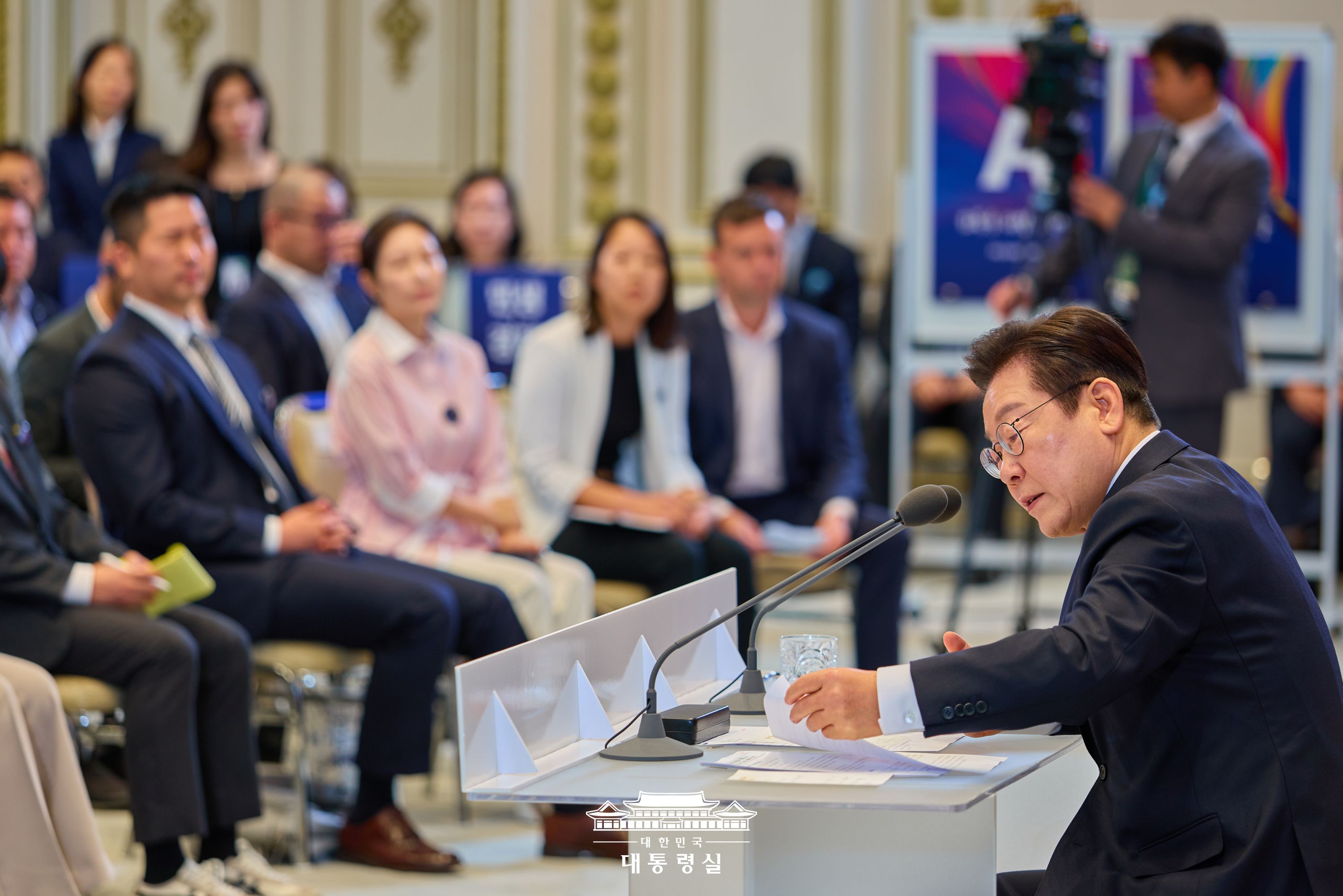 취임 100일 기자회견 슬라이드2