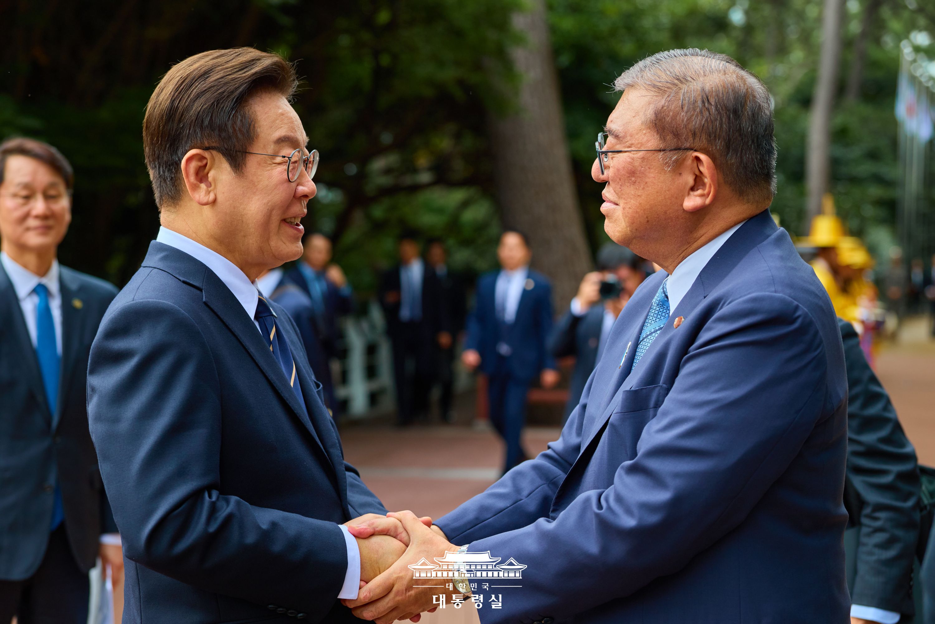 2025년 10월 1일 국민 여러분께 보고드립니다 슬라이드2