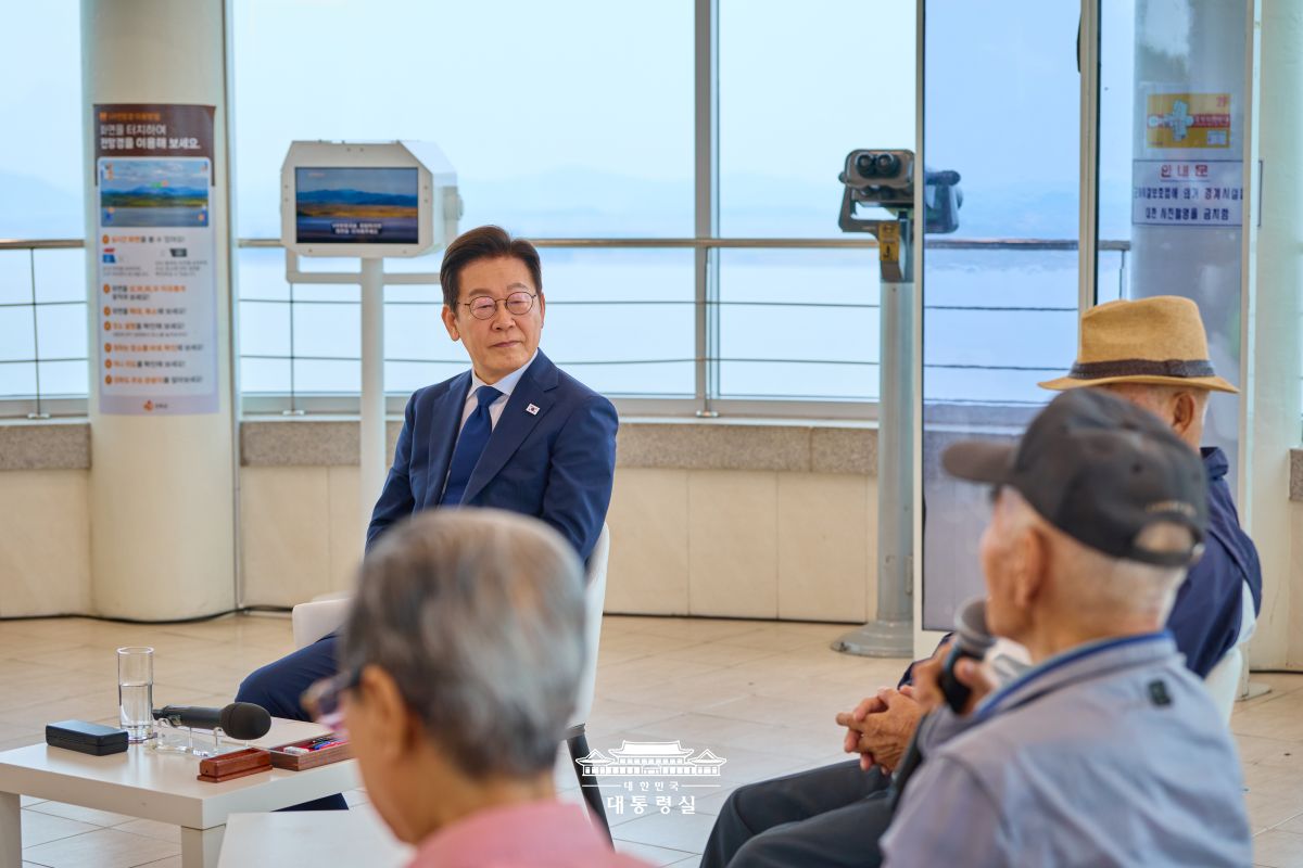 2025년 10월 3일 국민 여러분께 보고드립니다 사진