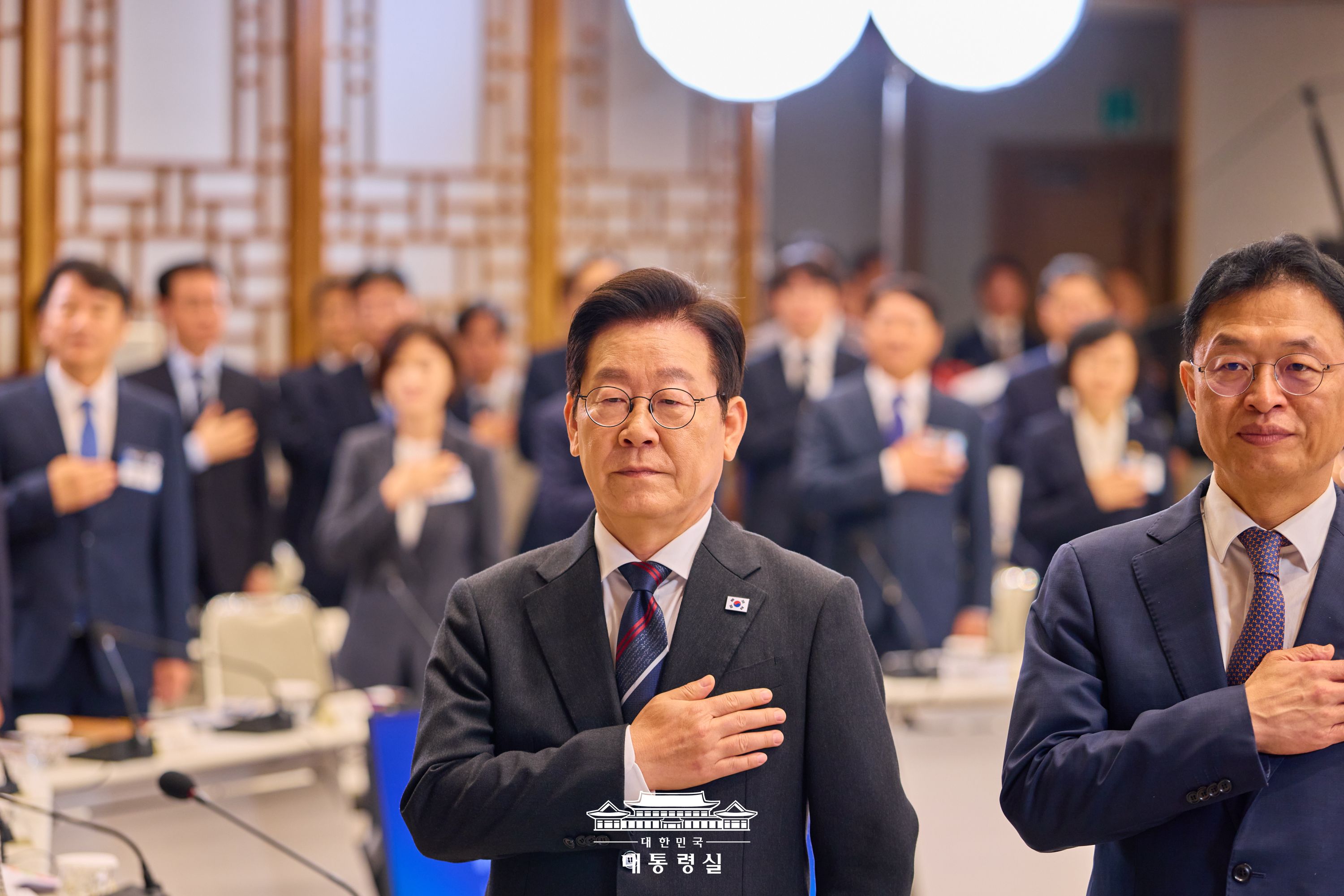 2025년 10월 17일 국민 여러분께 보고드립니다 슬라이드1