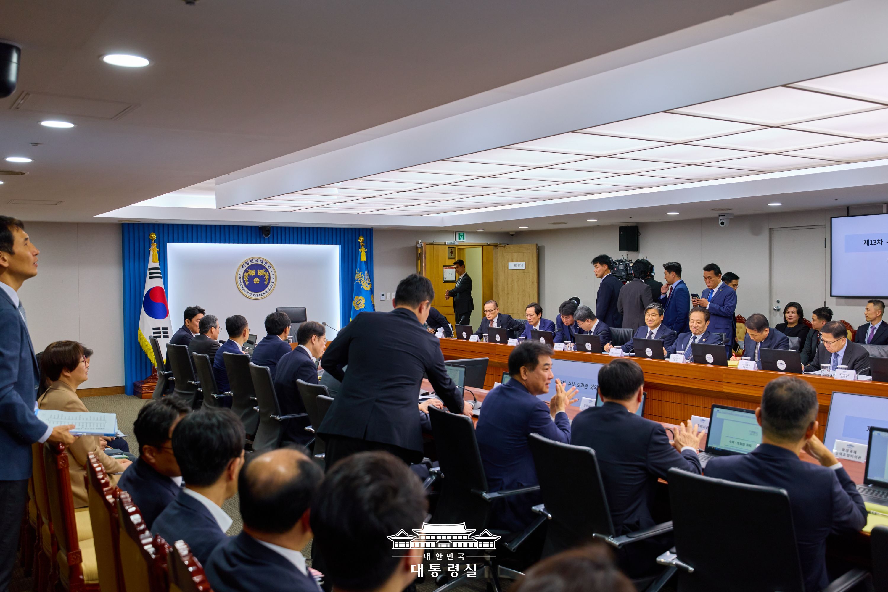 2025년 10월 14일 국민 여러분께 보고드립니다 슬라이드2