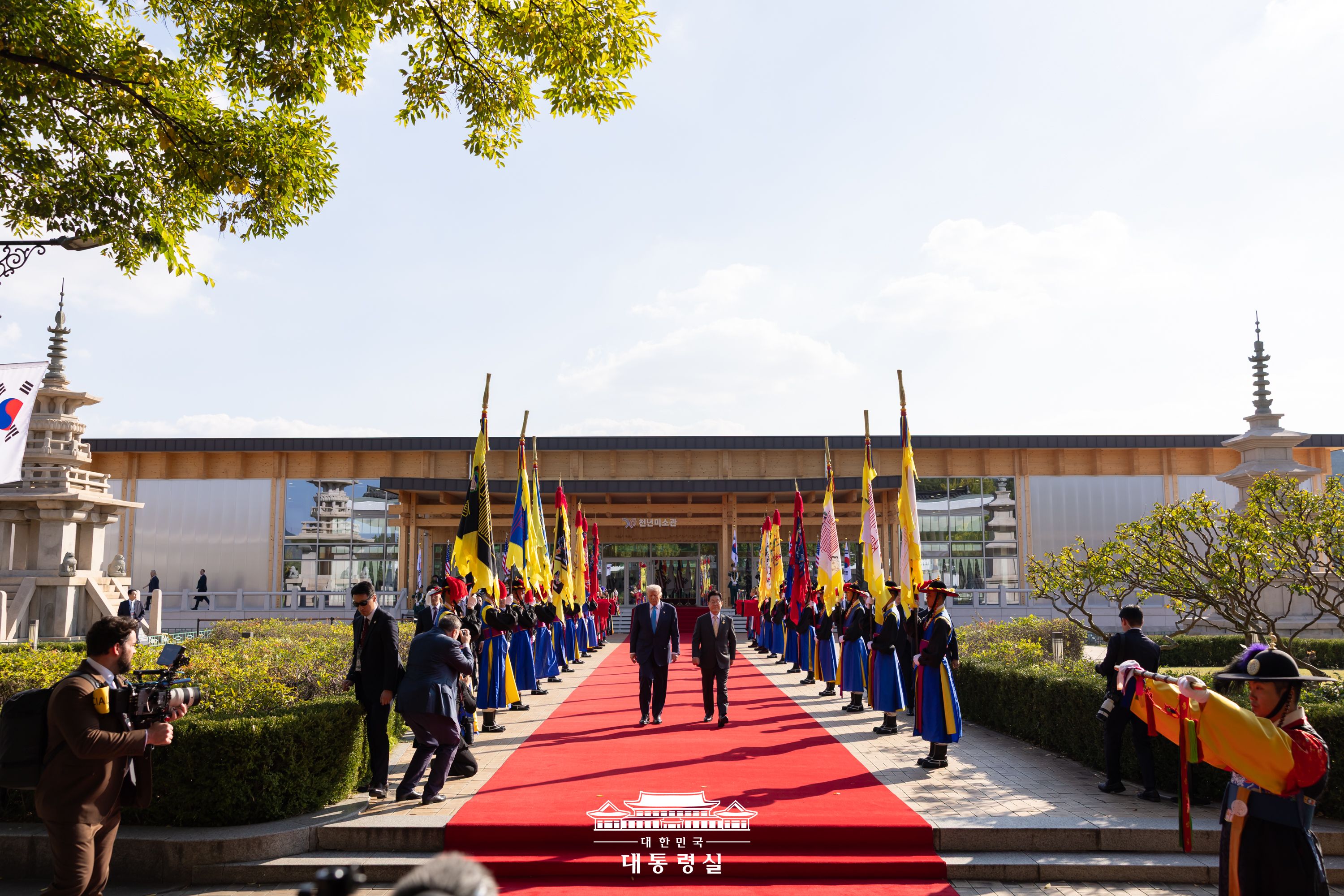 도널드 트럼프 미국 대통령 국빈방한 공식환영식 및 서훈 행사 슬라이드12