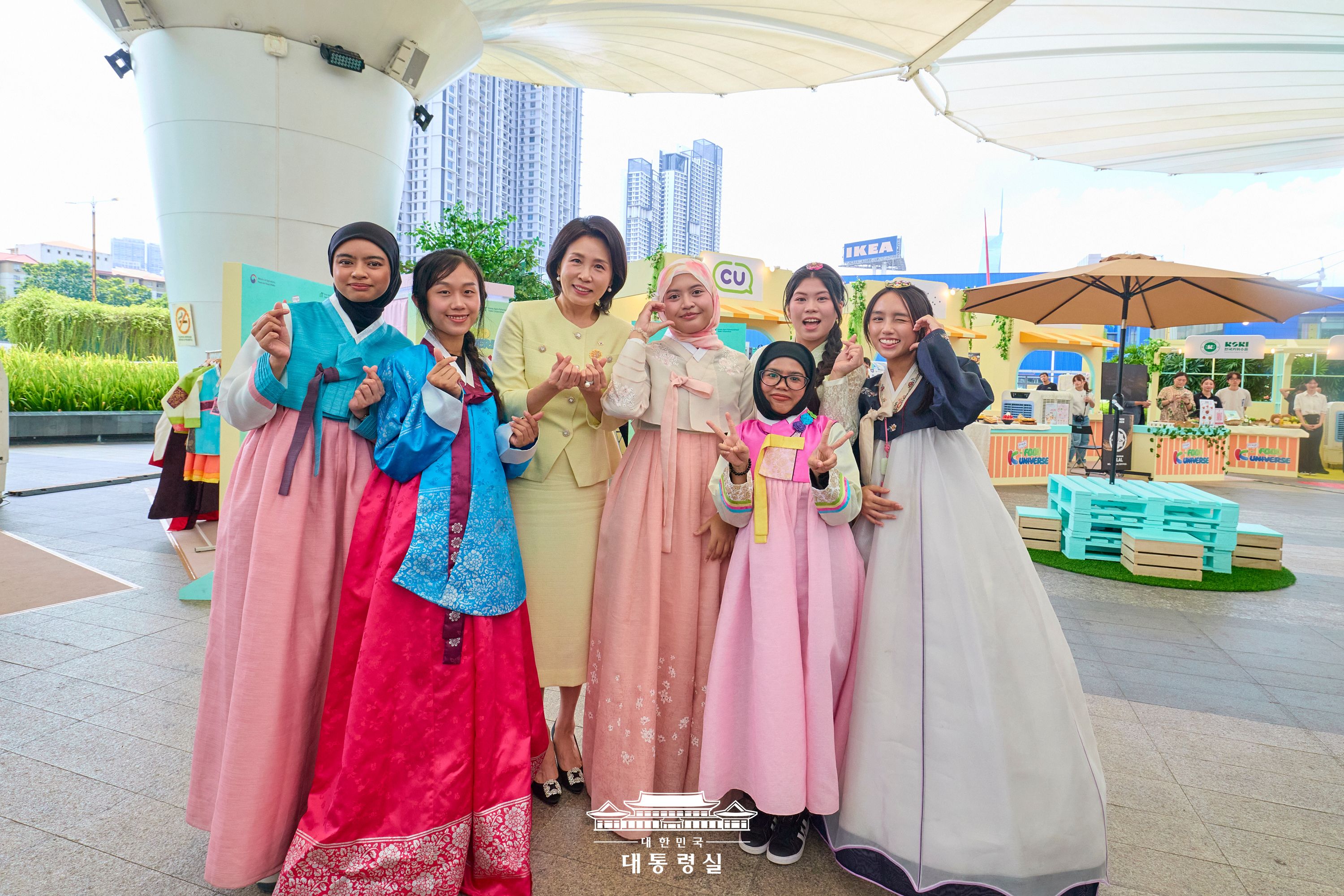 김혜경 여사, K-푸드 팝업스토어 시찰 슬라이드5