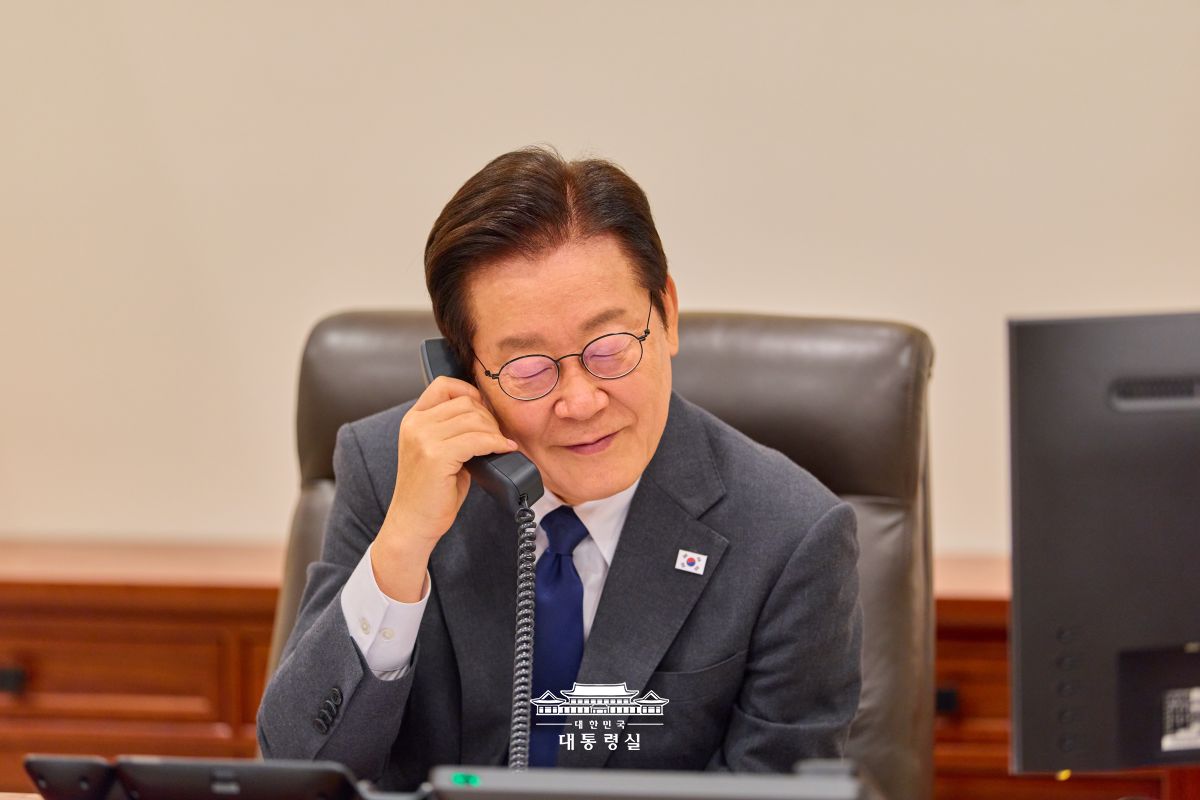 이집트의 알시시 대통령과 취임 후 첫 통화를 가졌습니다 썸네일