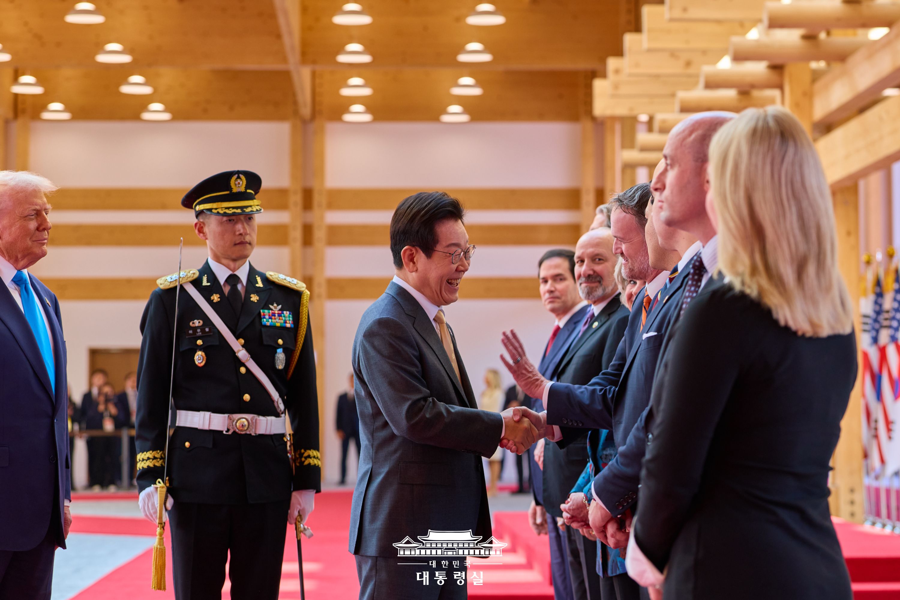 도널드 트럼프 미국 대통령 국빈방한 공식환영식 및 서훈 행사 슬라이드5