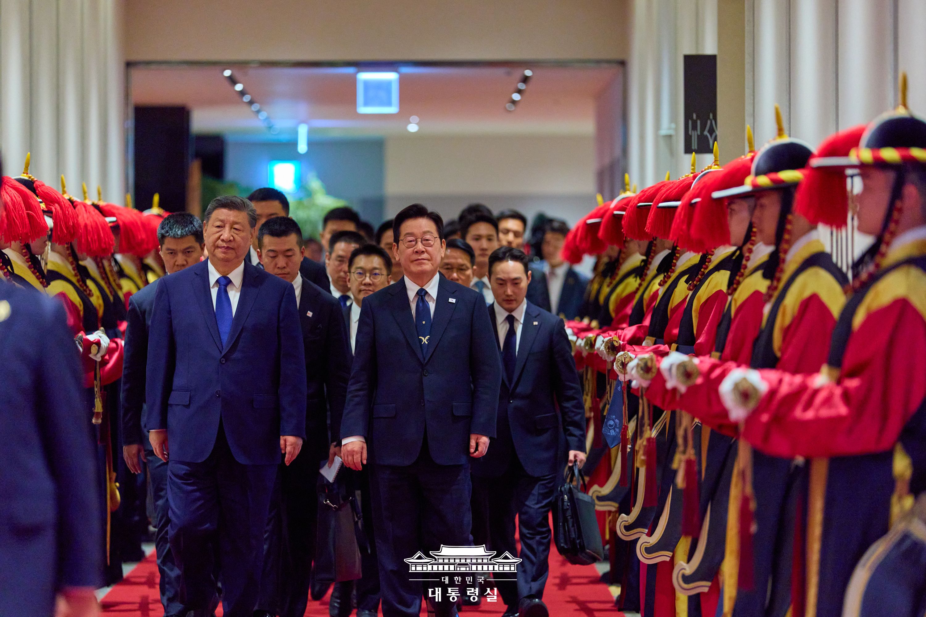 깊은 우정과 역사를 바탕으로 공동번영을 향해 함께 나아갑니다 슬라이드8