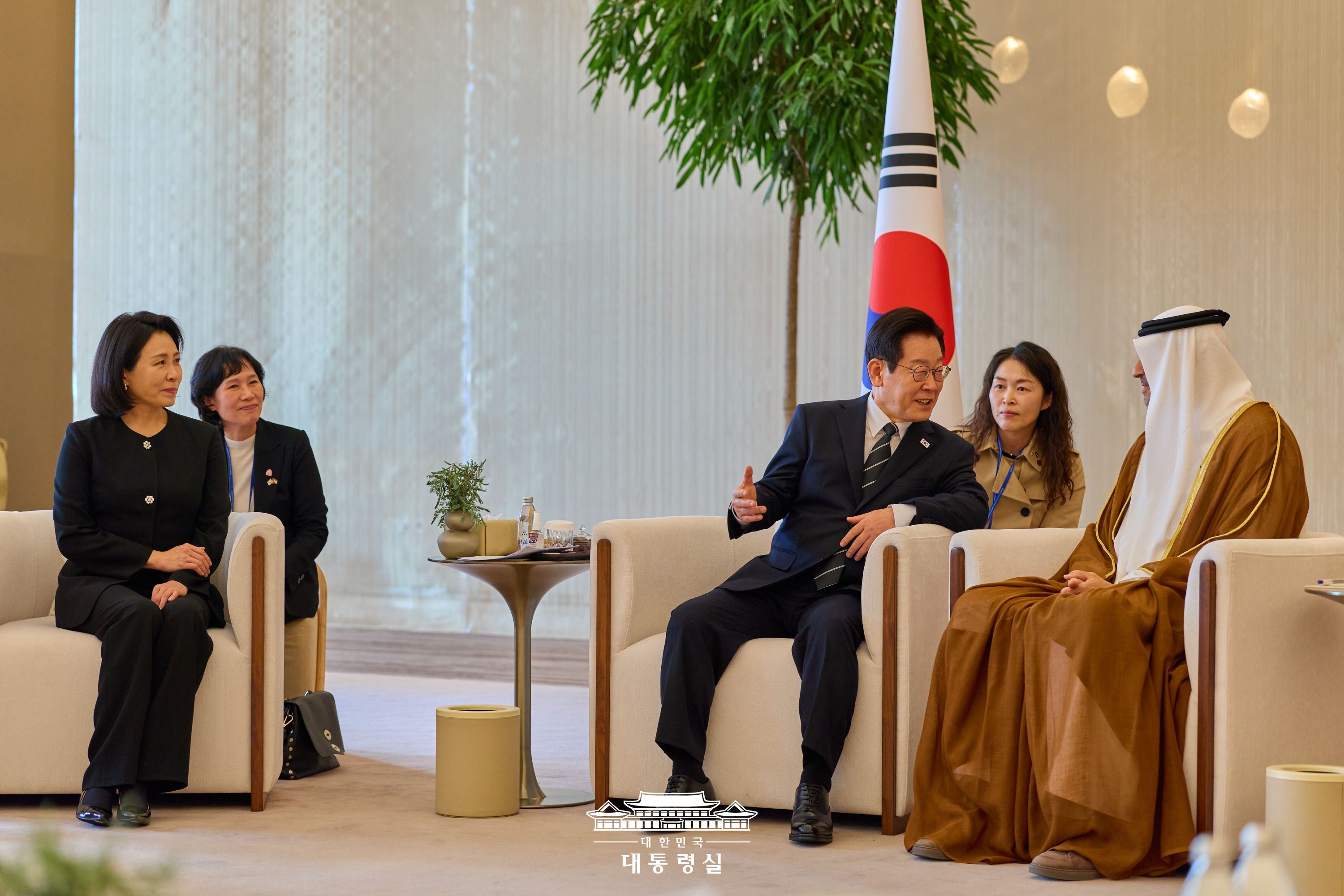 아부다비 왕실공항 도착 행사 슬라이드4