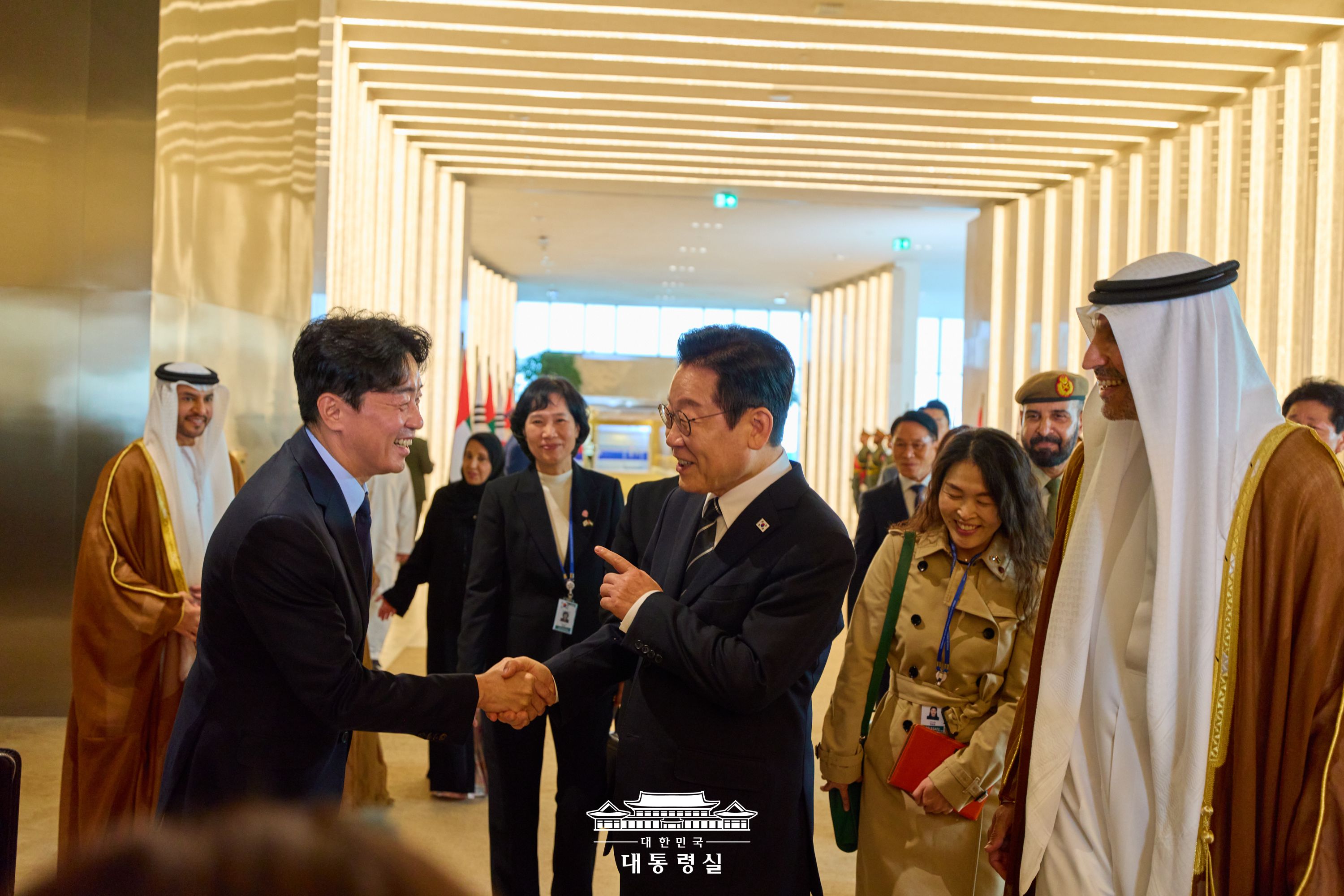 아부다비 왕실공항 도착 행사 슬라이드2