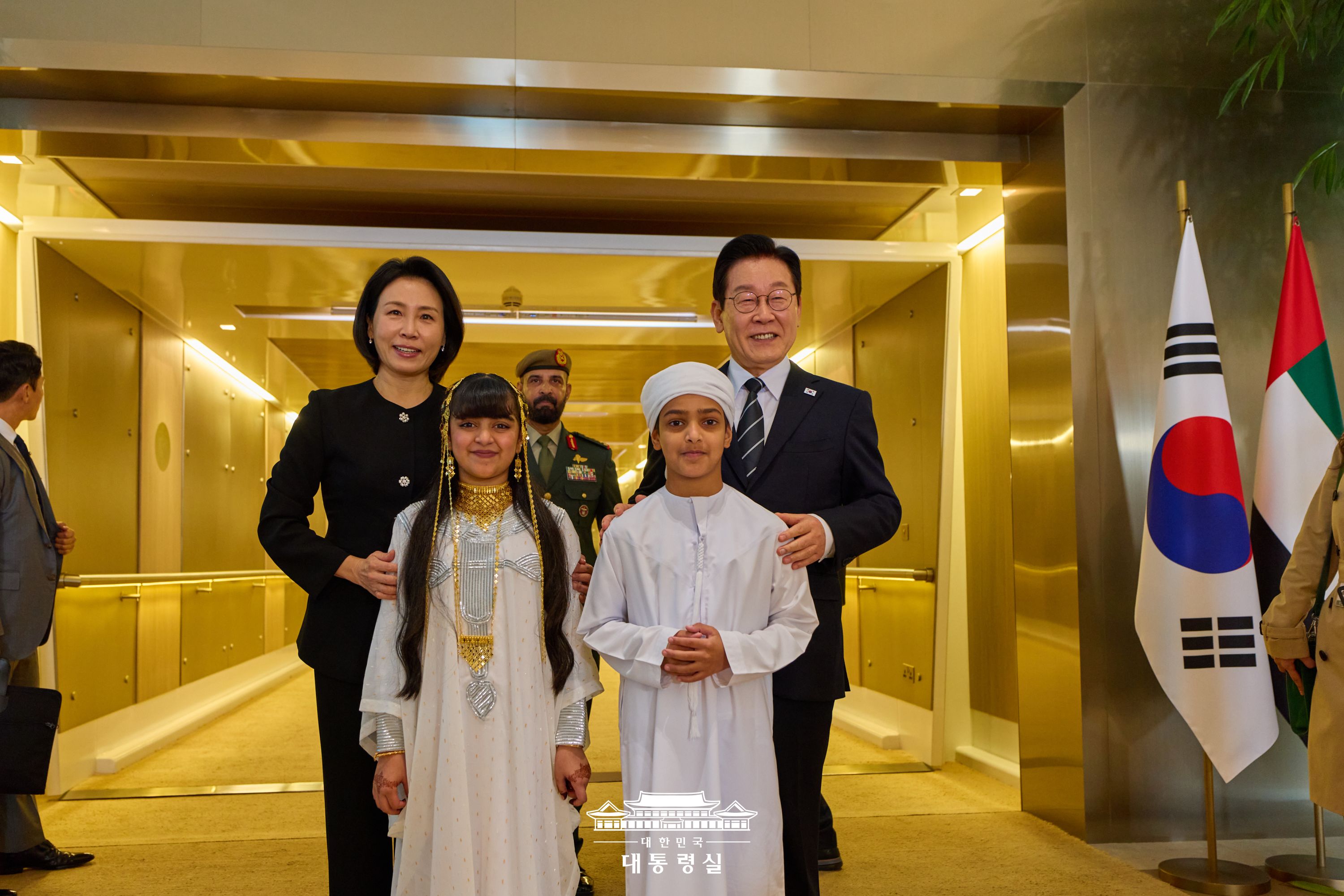 아부다비 왕실공항 도착 행사 슬라이드1