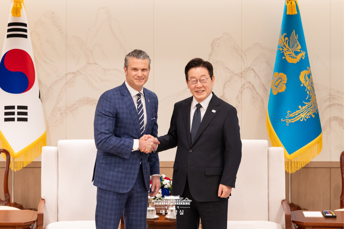 굳건한 한미동맹 관계를 통해 한반도와 전 세계 평화에 이바지하겠습니다. 사진