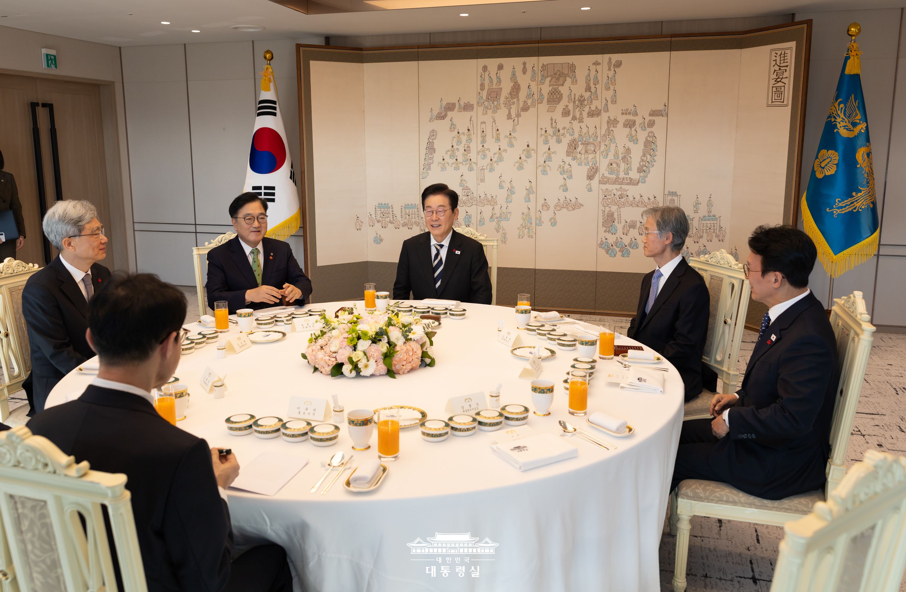 빛의 혁명이 명령한 헌정수호의 책임, 함께 받들겠습니다 슬라이드1