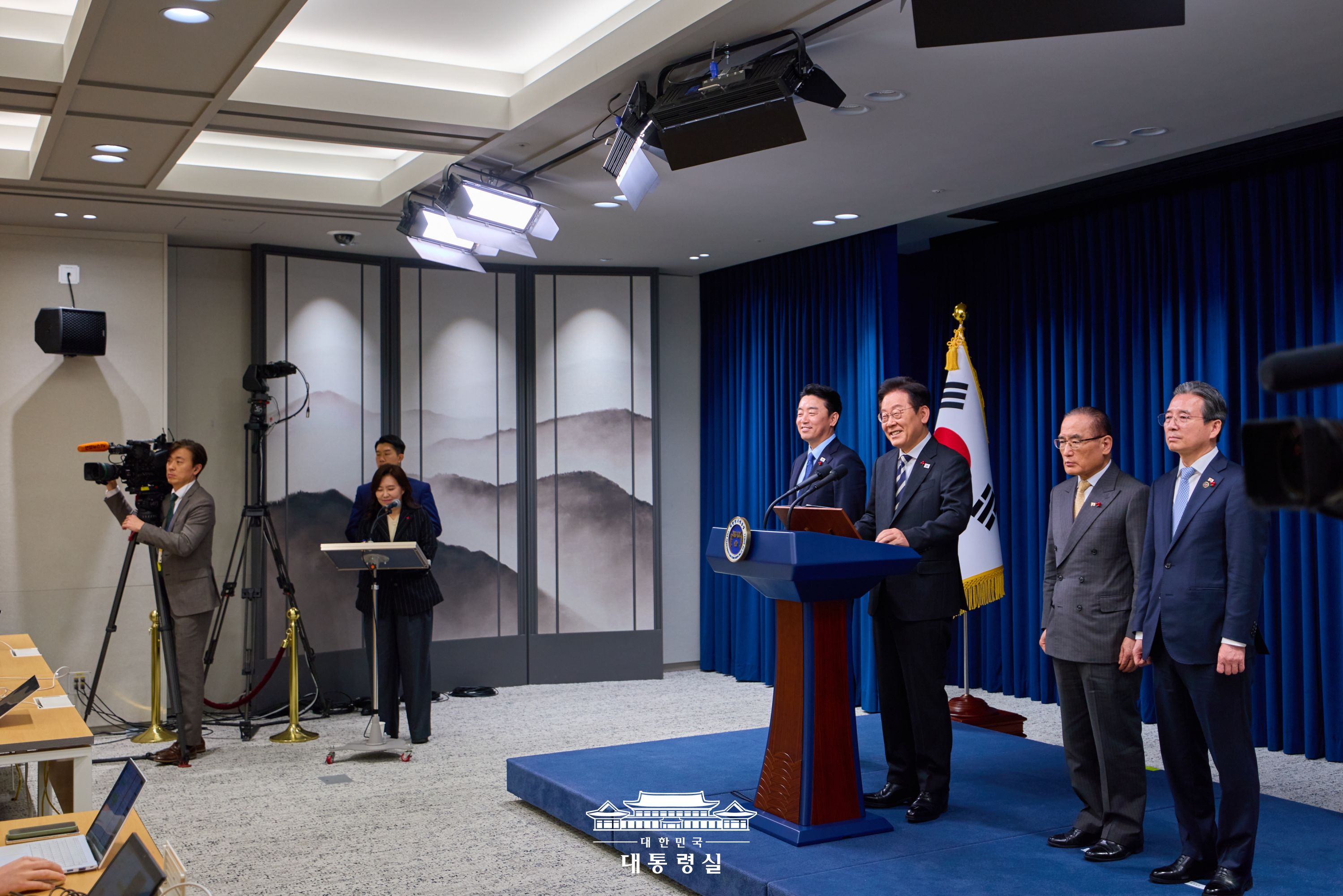 빛의 혁명 1주년, 대통령 대국민 특별성명 슬라이드1