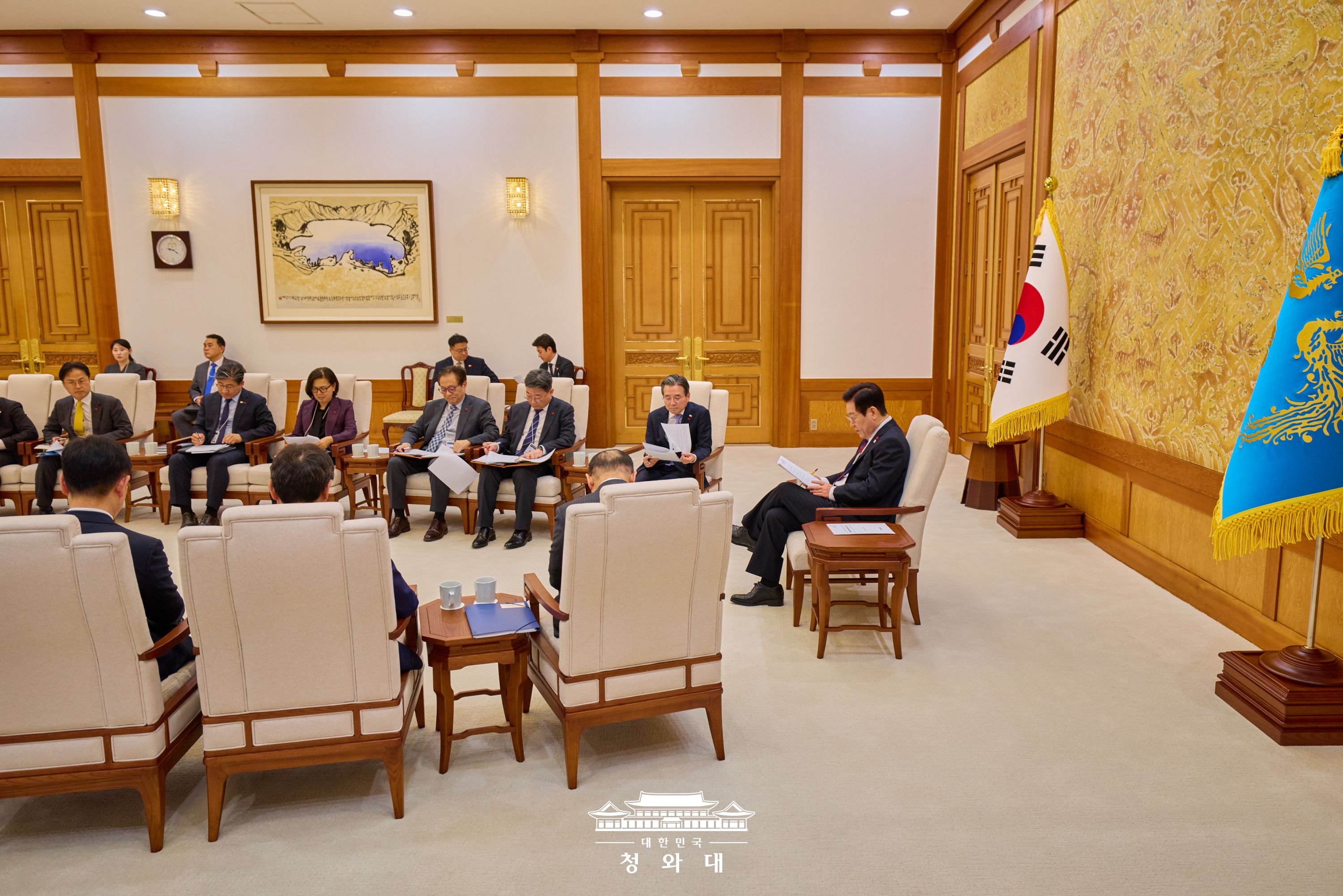 대한민국 대통령, 1330일 만의 청와대 출근 슬라이드6