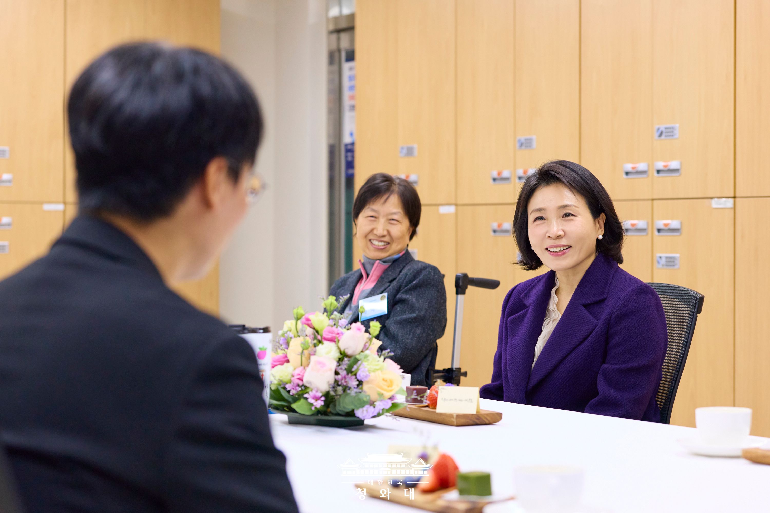 김혜경 여사, 종로구 장애인복지관 배식 봉사 슬라이드4