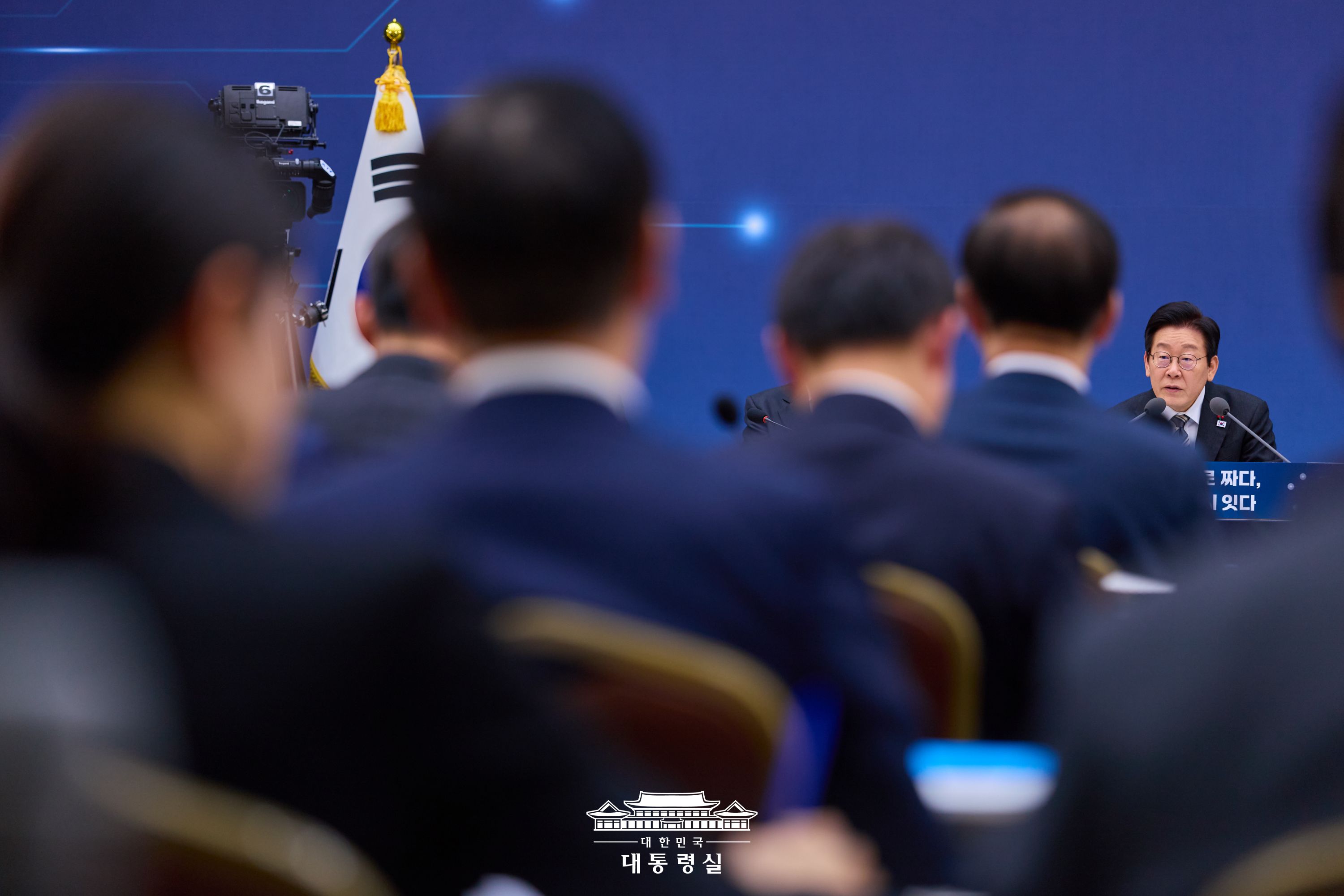 2025년 12월 12일 국민 여러분께 보고드립니다 슬라이드2