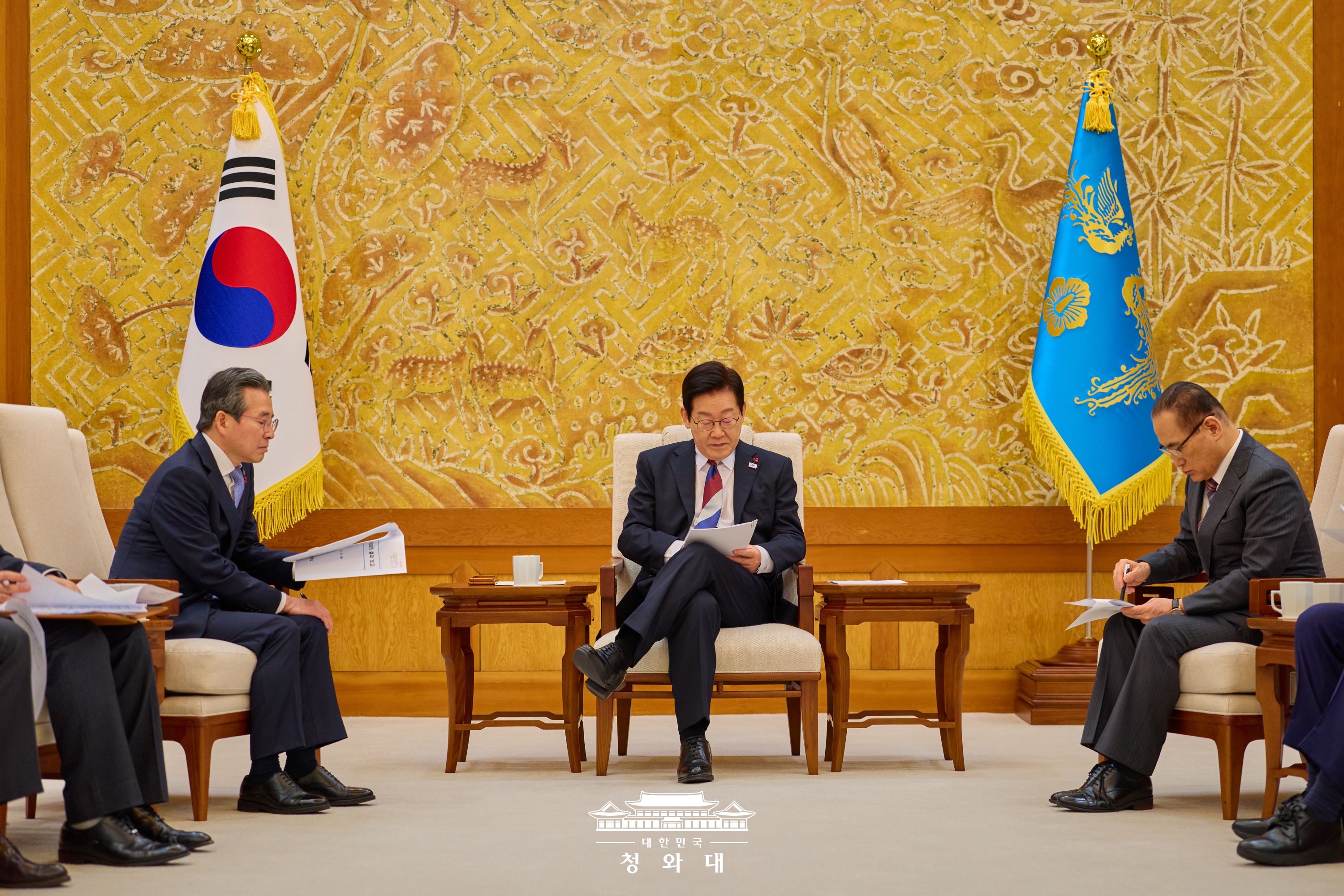 대한민국 대통령, 1330일 만의 청와대 출근 슬라이드5