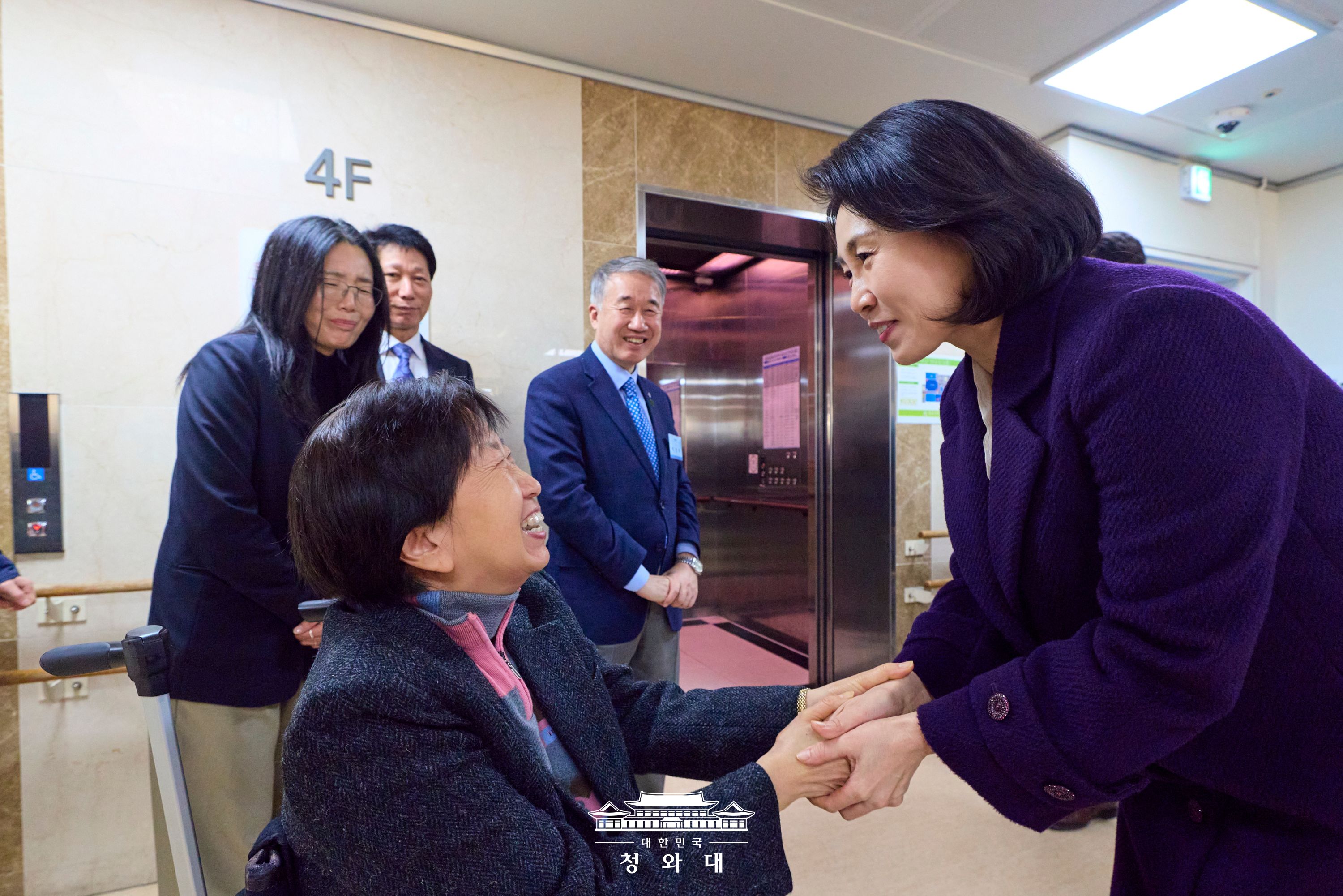김혜경 여사, 종로구 장애인복지관 배식 봉사 슬라이드6
