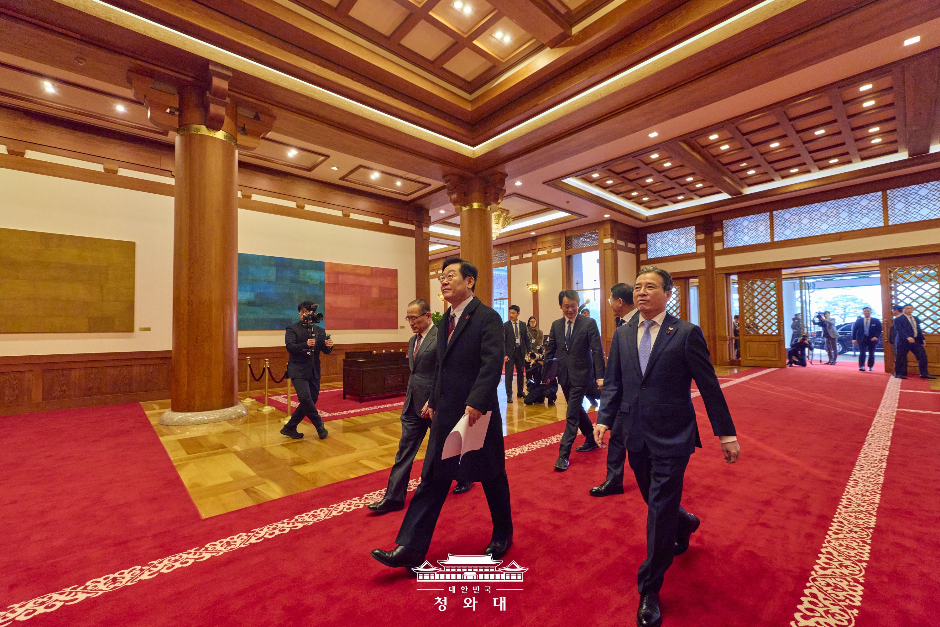 대한민국 대통령, 1330일 만의 청와대 출근 슬라이드8