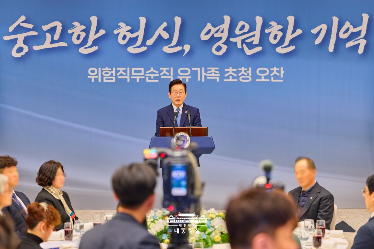 숭고한 희생 앞에서 무한한 감사를 표합니다. 사진