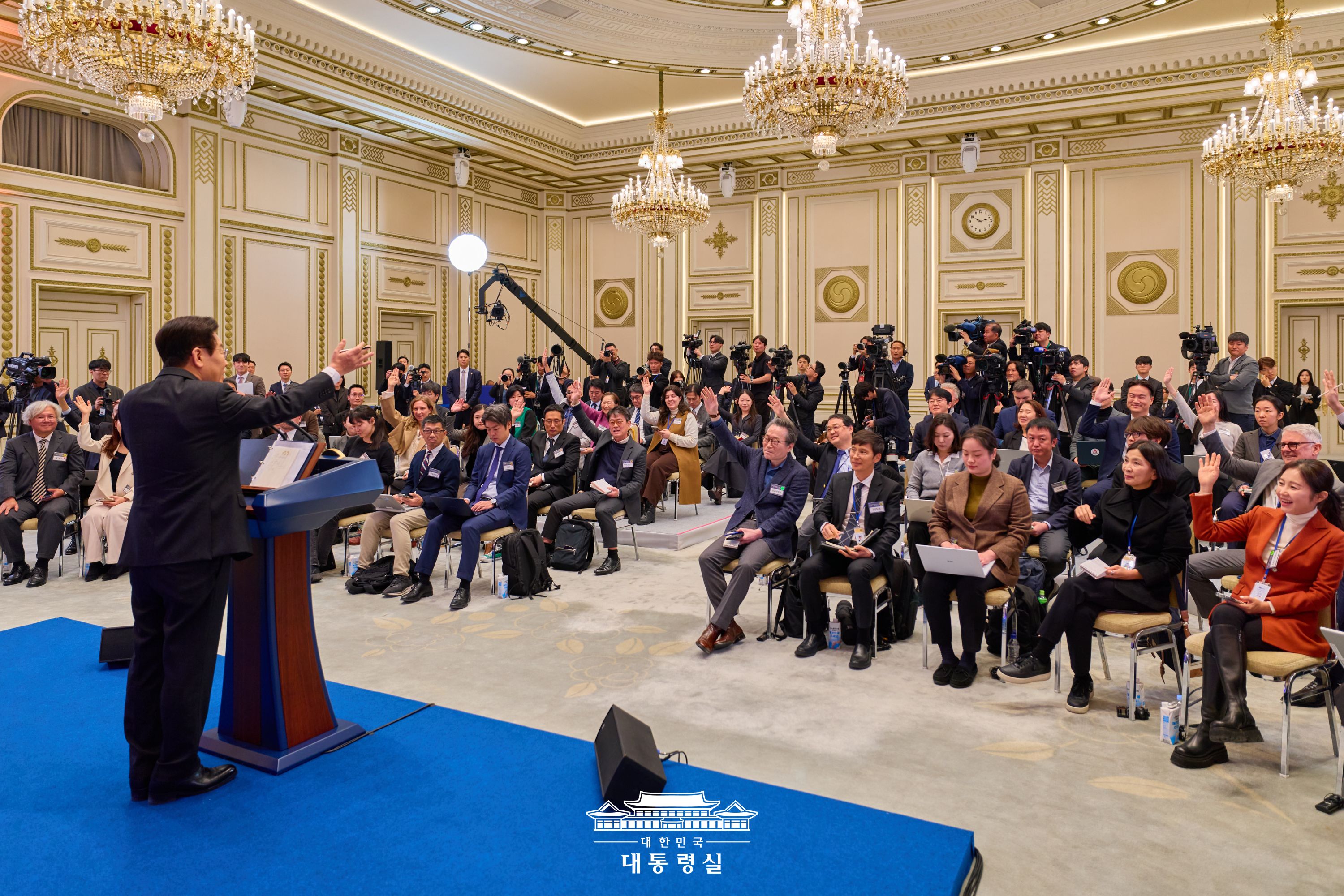 2025년 12월 3일 국민 여러분께 보고드립니다 슬라이드2