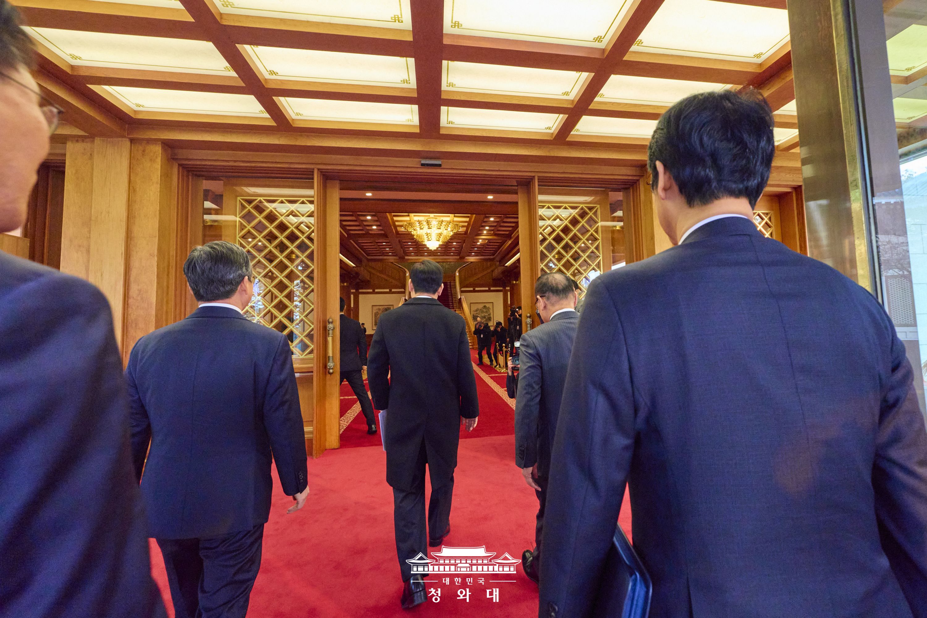 대한민국 대통령, 1330일 만의 청와대 출근 슬라이드7