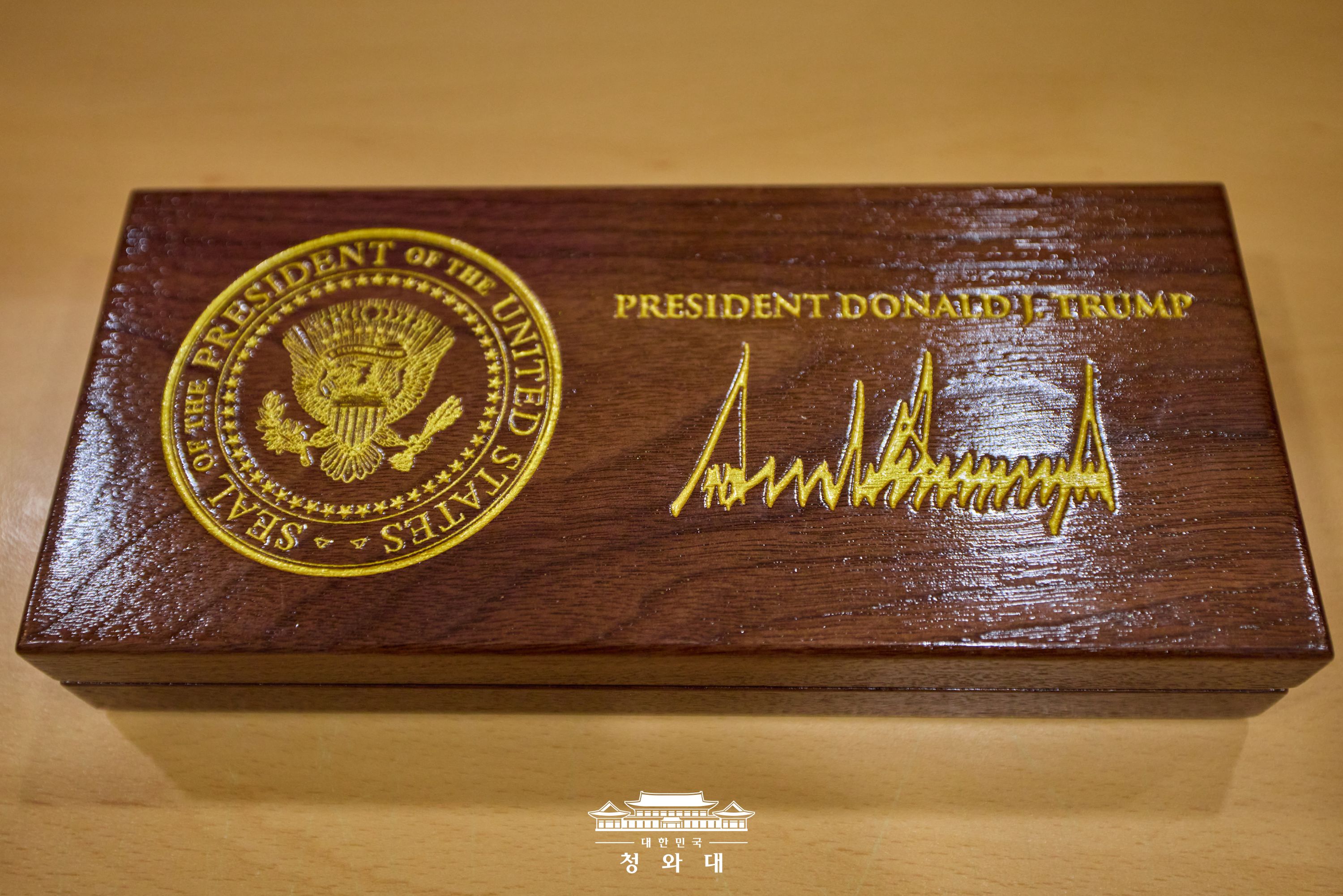 백악관 황금열쇠 언박싱 슬라이드2