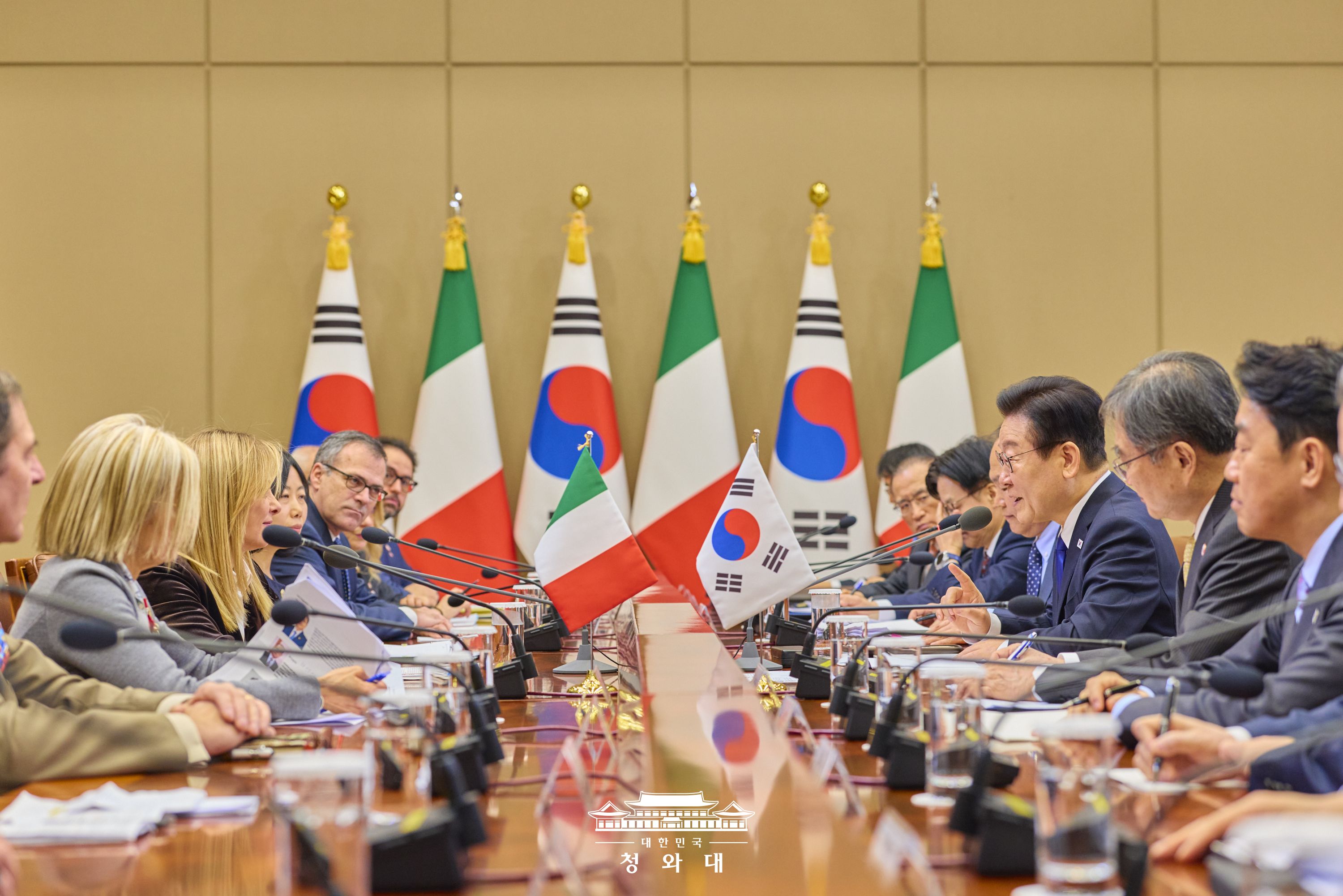 한·이탈리아 정상회담 확대회담 슬라이드9