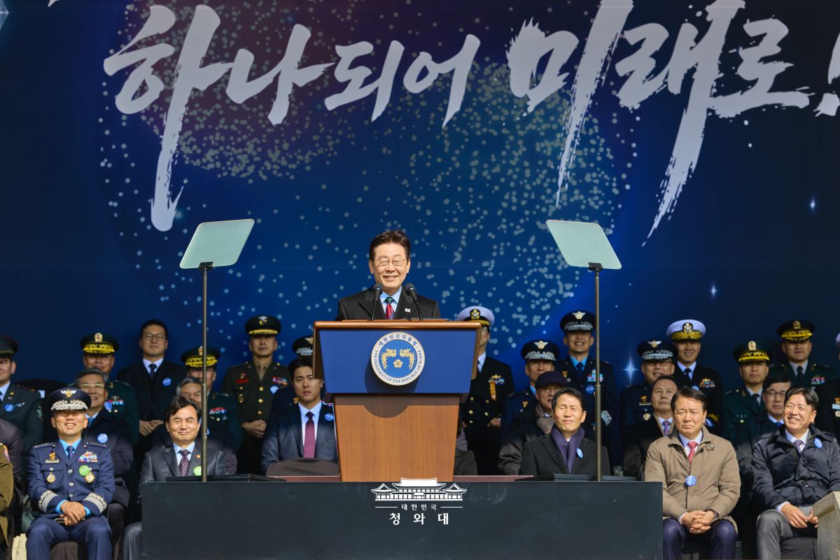 신임 장교 여러분의 앞날을 힘차게 응원합니다 사진