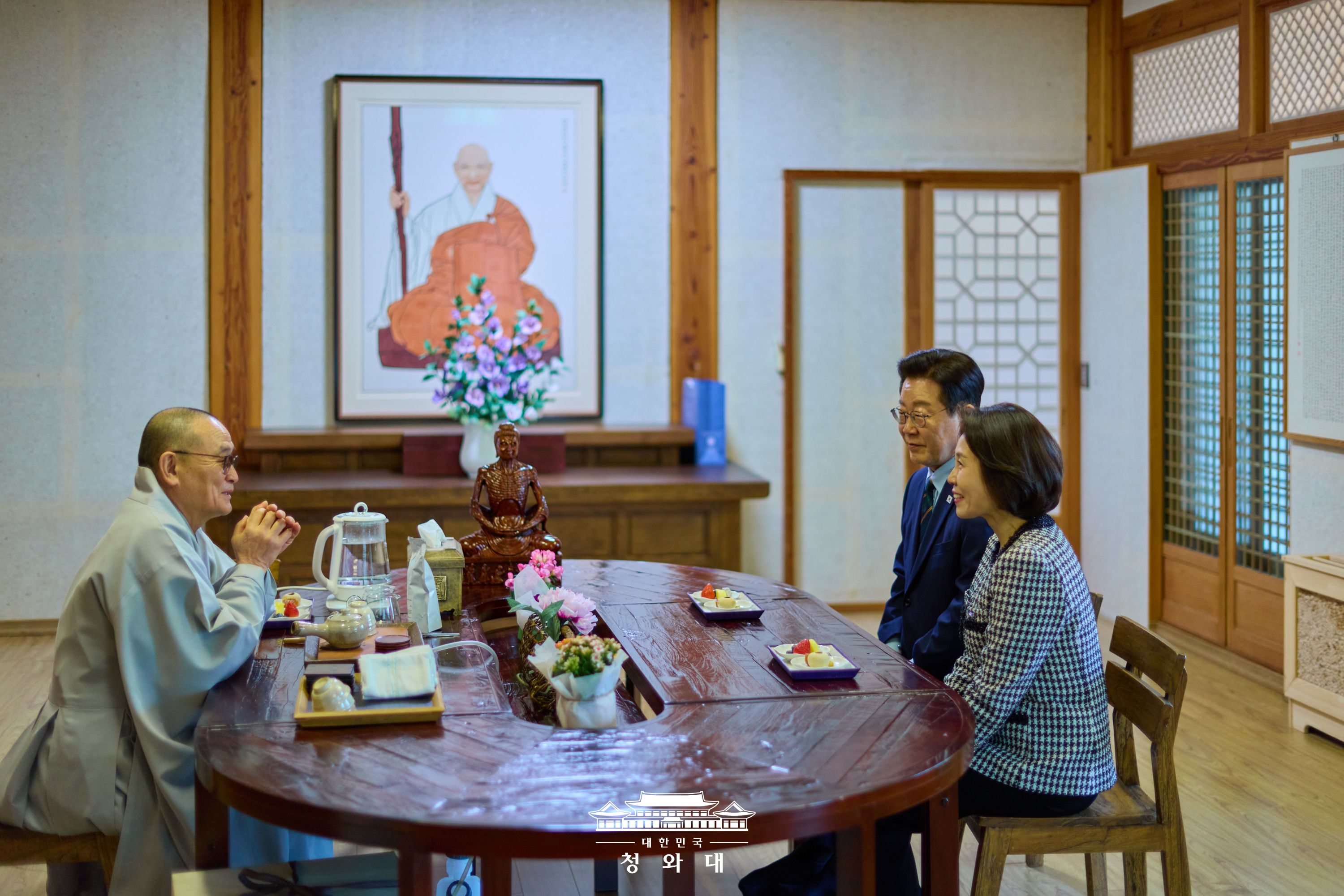 국민 여러분의 일상에 희망이 스며들 수 있도록 슬라이드4