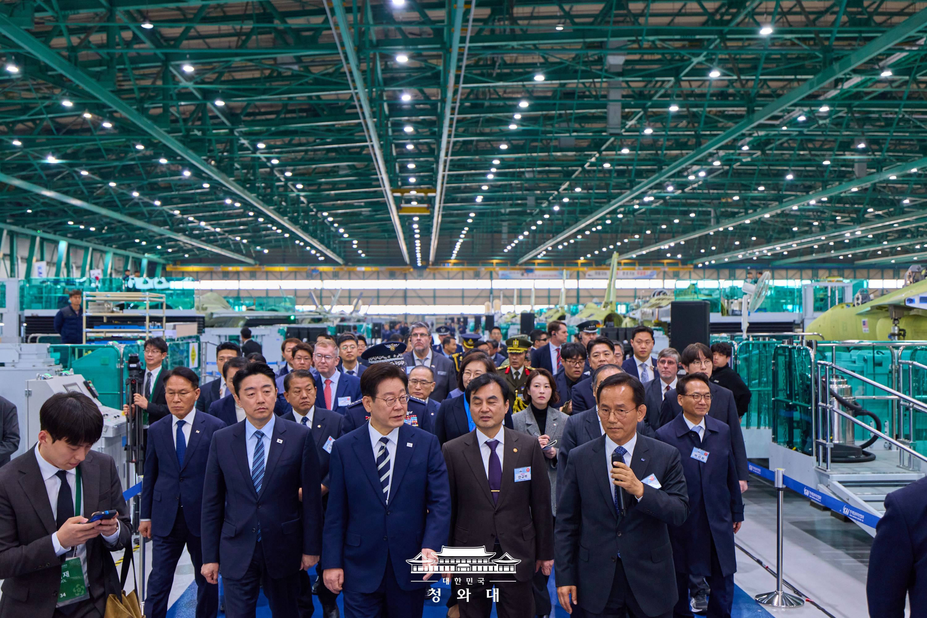 KF-21 양산 1호기 출고식 및 생산현장 시찰 슬라이드7