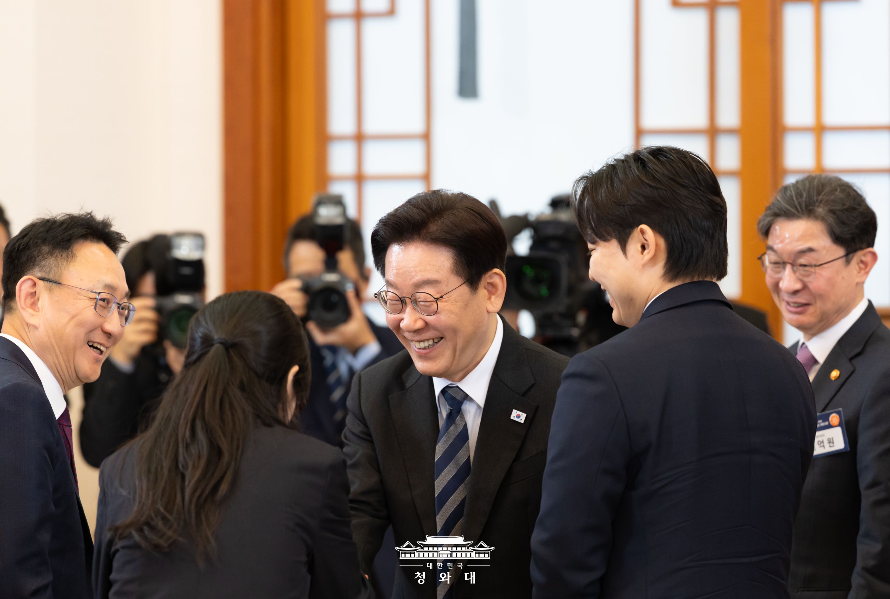 체감할 수 있는 살아 있는 정책을 실현해 나가겠습니다 슬라이드2