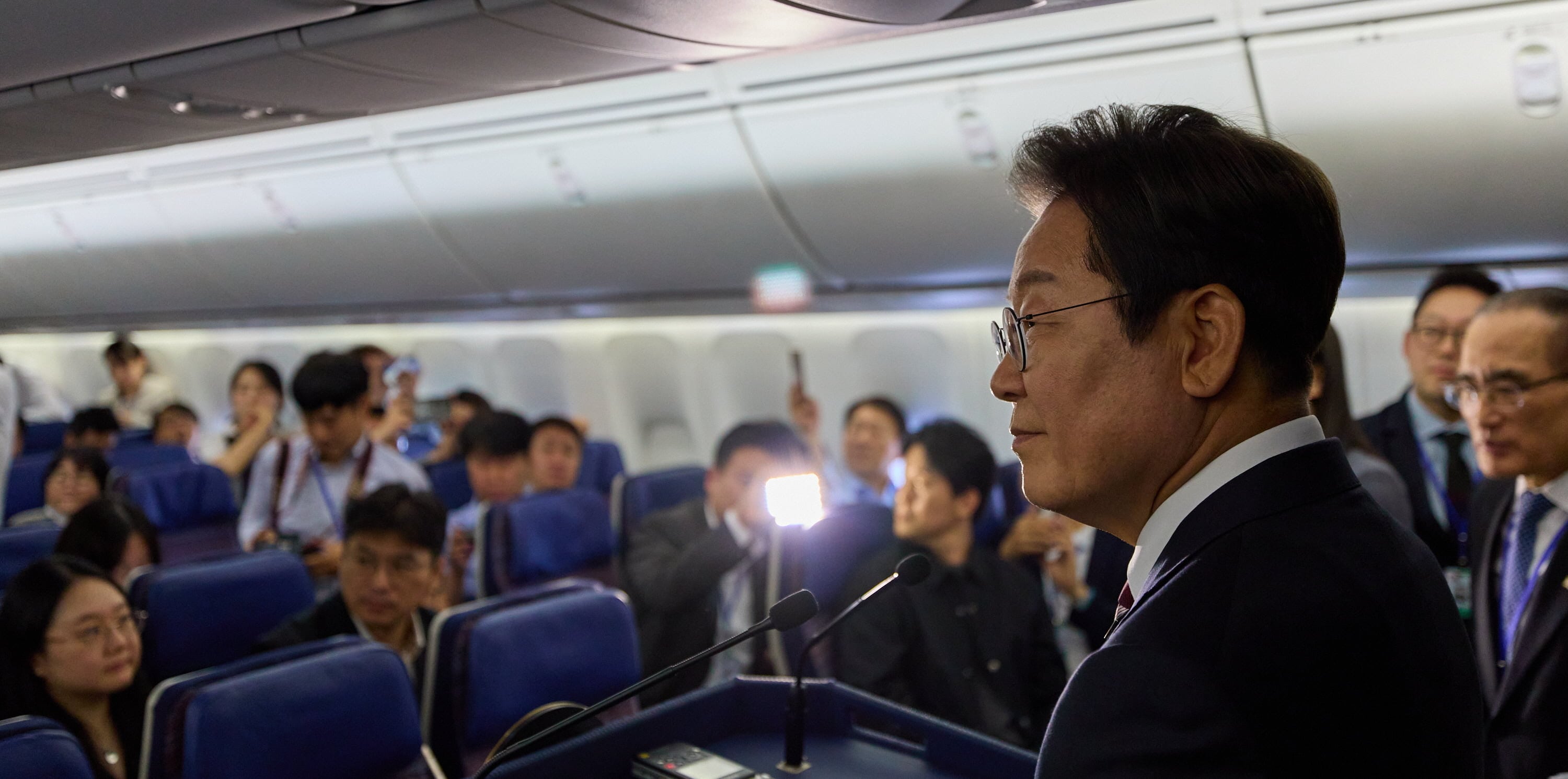 메인슬라이드 8