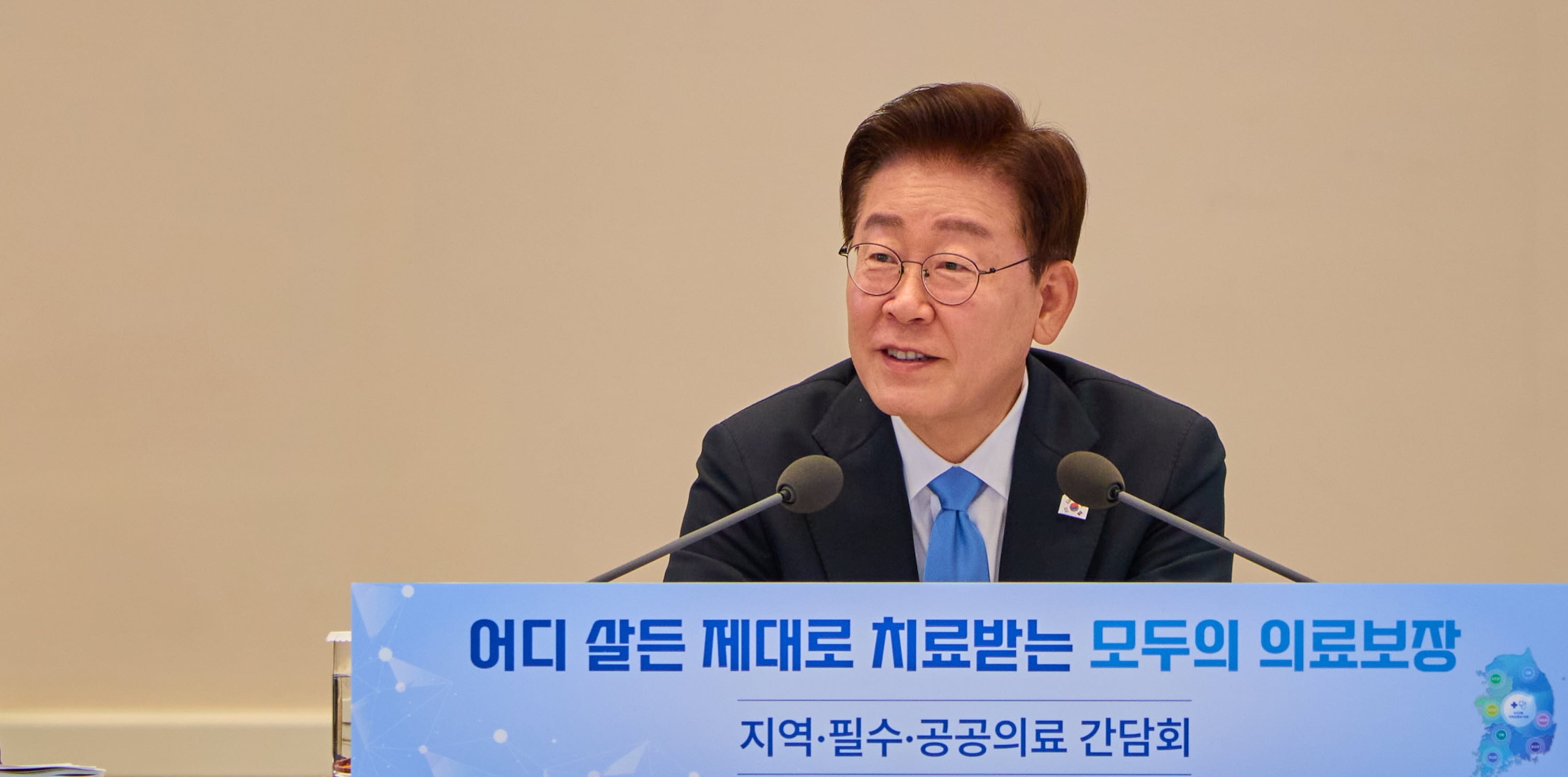 메인 슬라이드 12