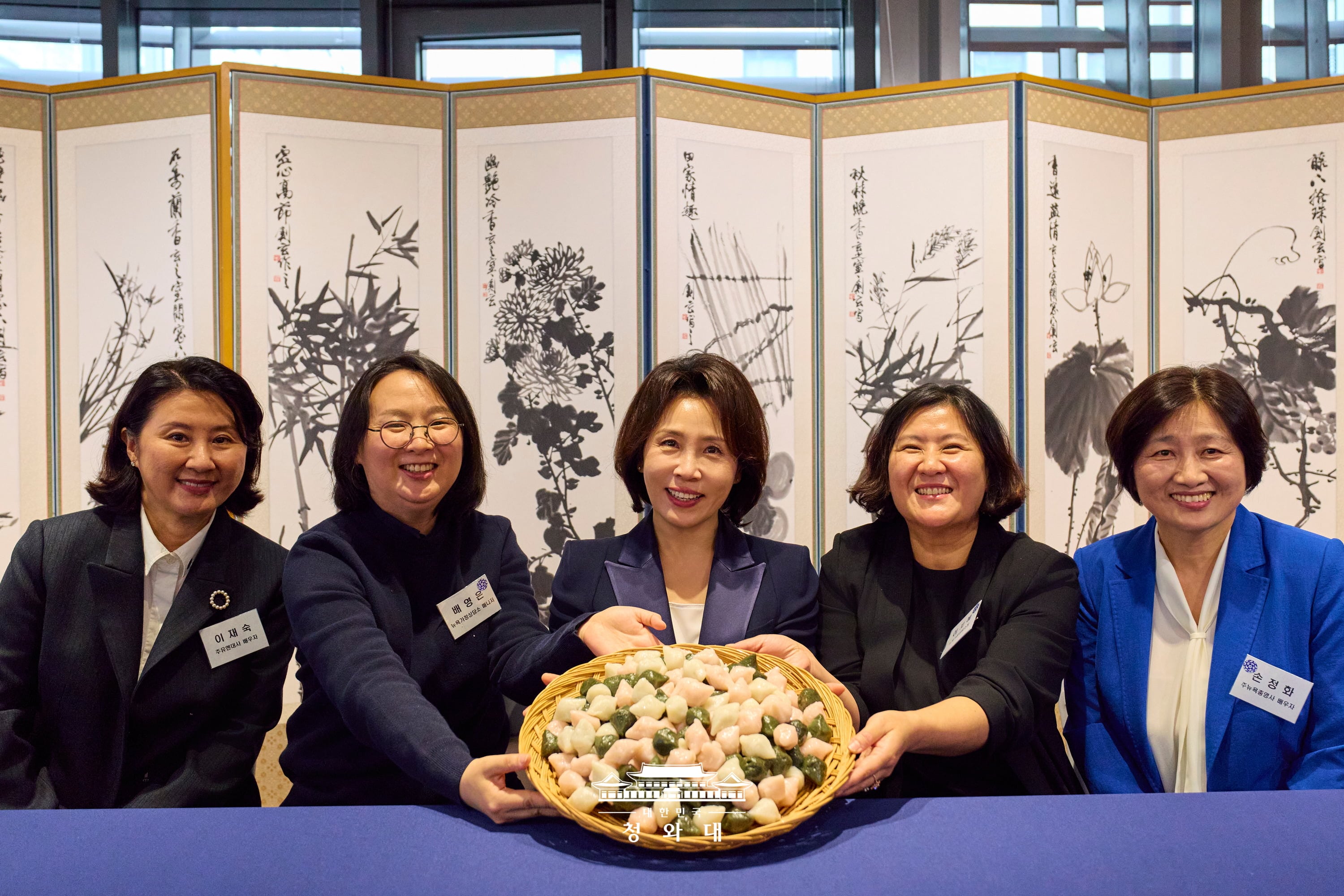 김혜경 여사, 뉴욕가정상담소와 함께하는 추석맞이 송편 빚기 행사 참석 6번째 이미지