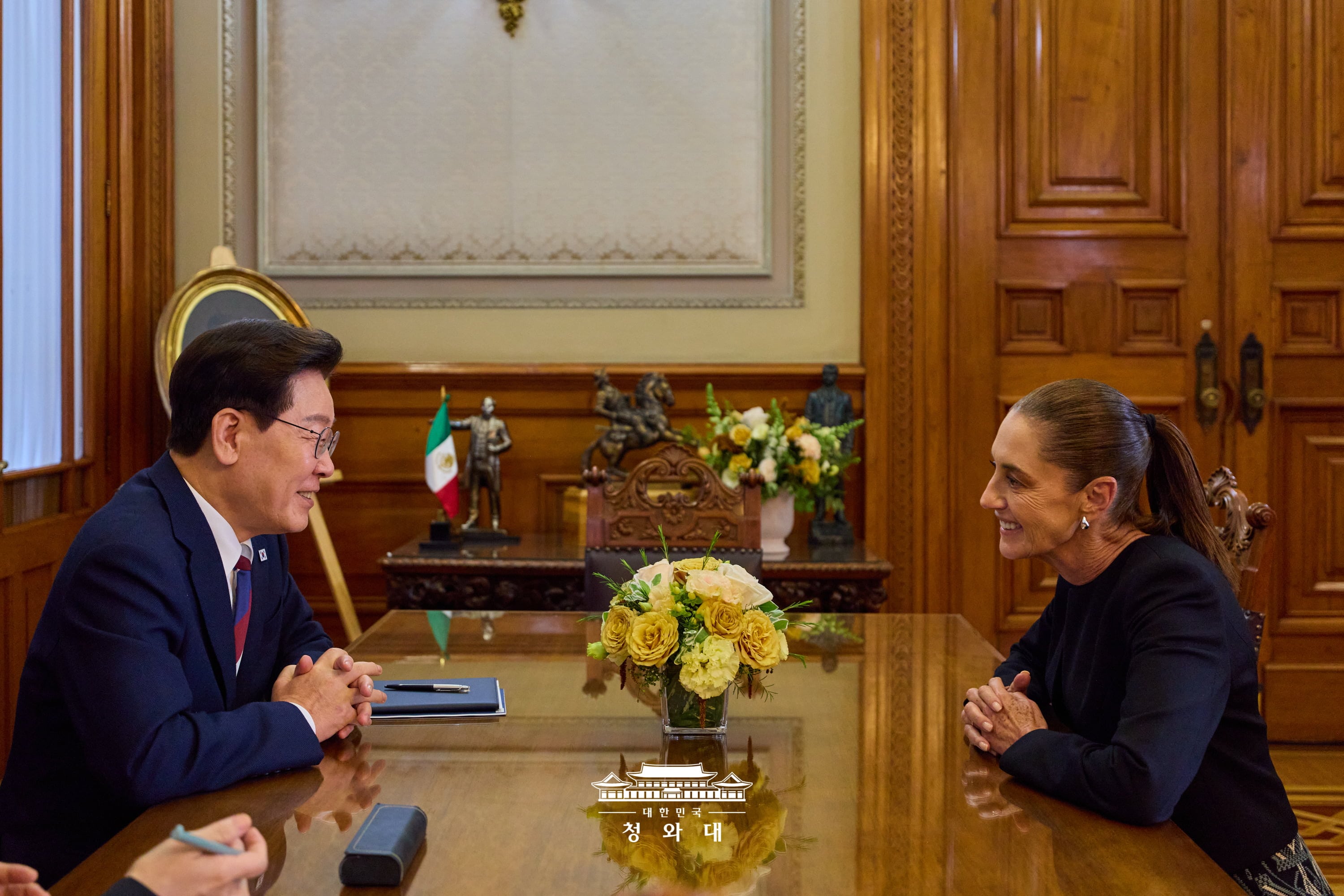 Sheinbaum y Lee durante la reunión bilateral en Palacio Nacional