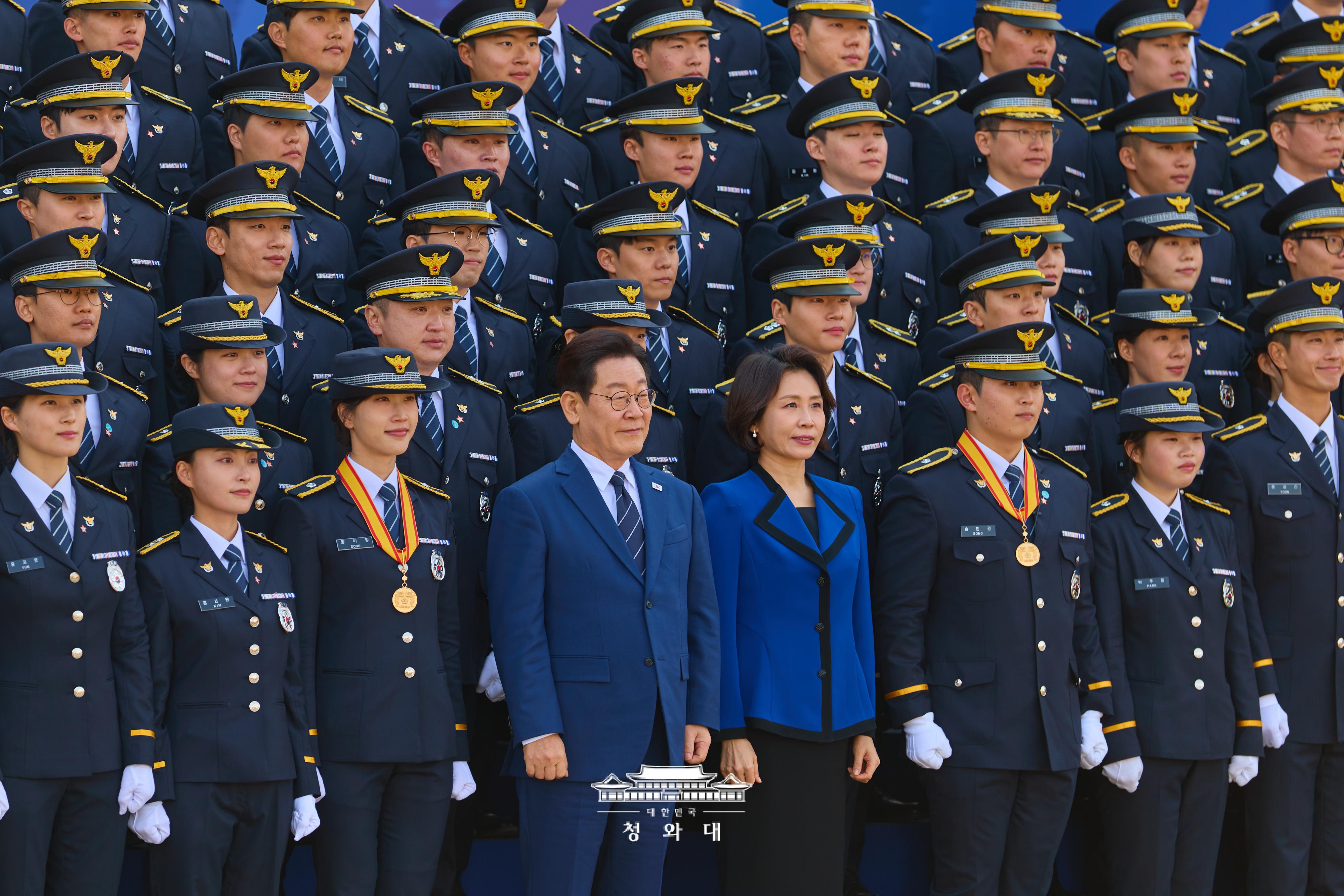 신임 경찰 여러분의 임용을 온 국민과 함께 축하합니다
