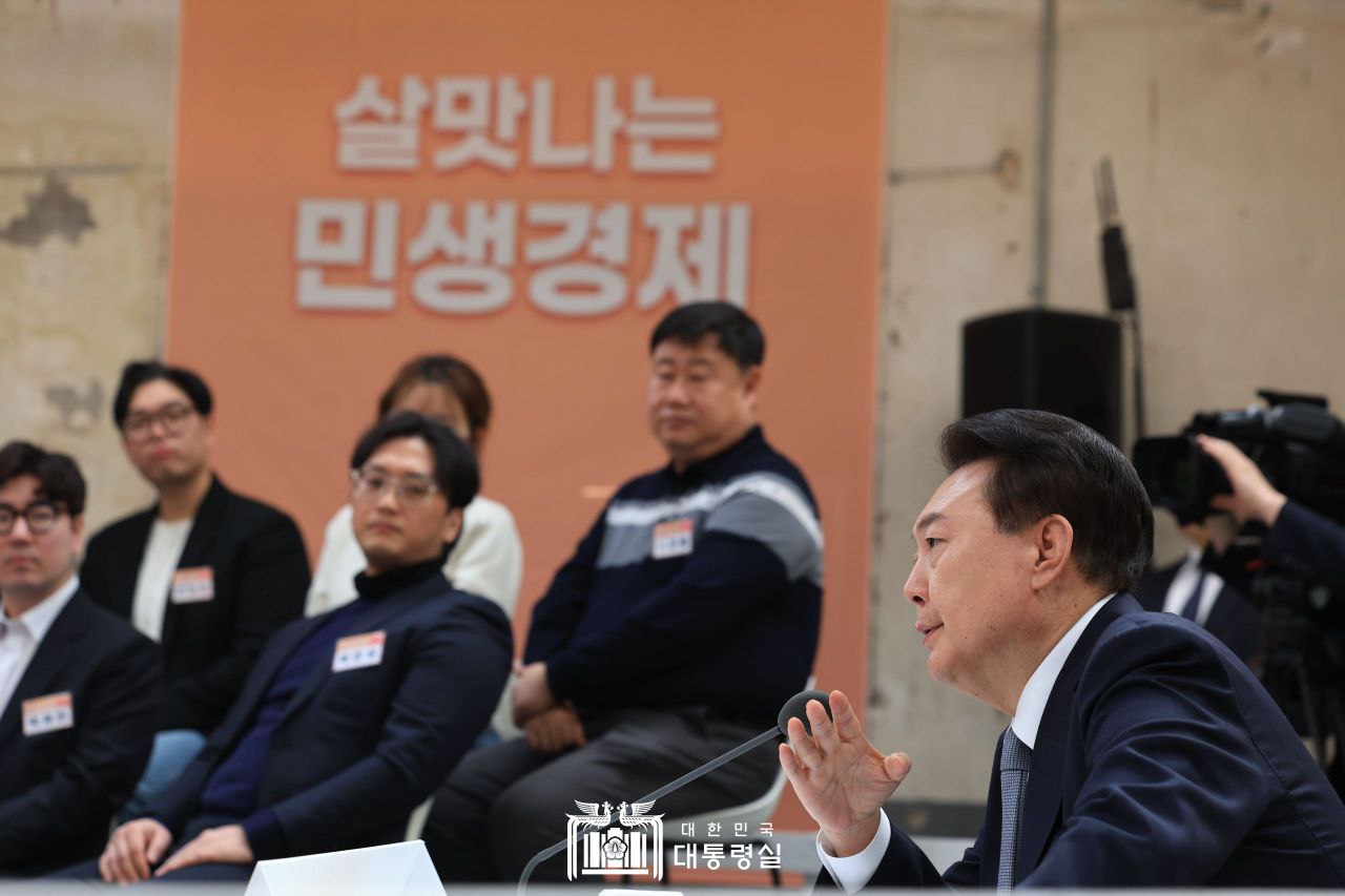 尹 대통령, '함께 뛰는 중소기업‧소상공인, 살맛나는 민생경제'를 주제로 열 번째 ｢국민과 함께하는 민생토론회｣ 개최 썸네일